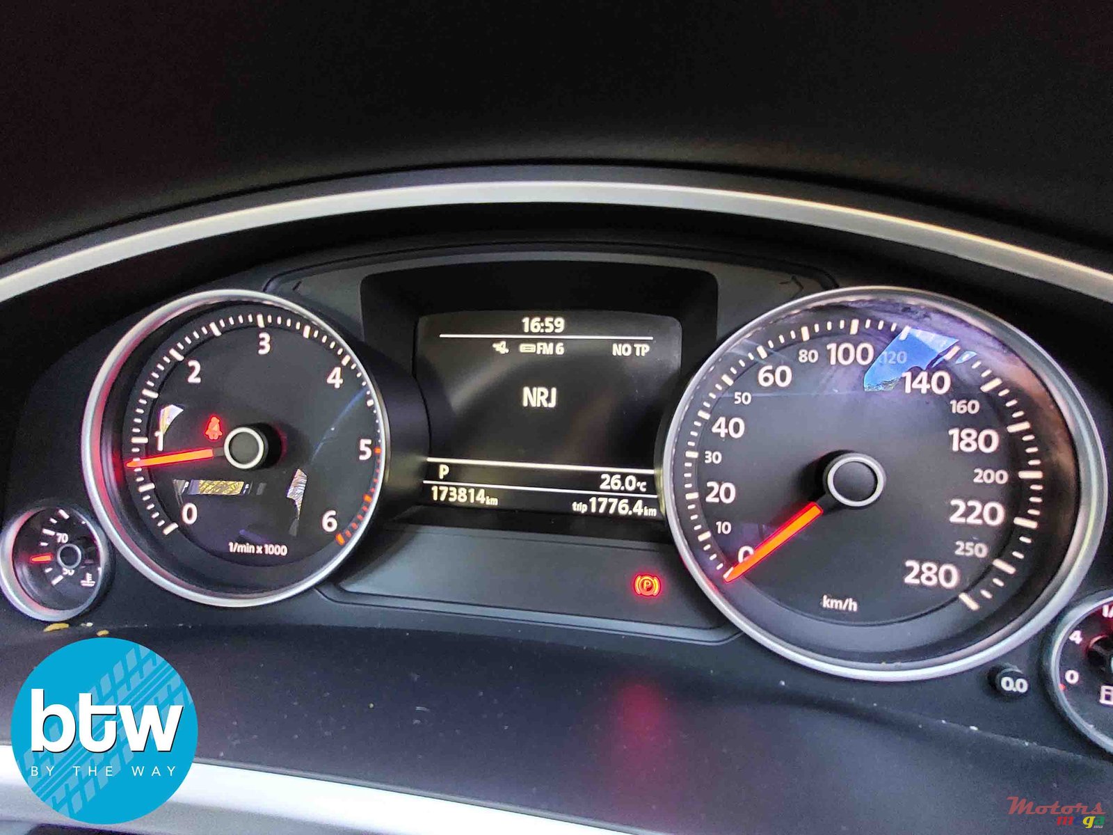 2014' Volkswagen Touareg photo #7