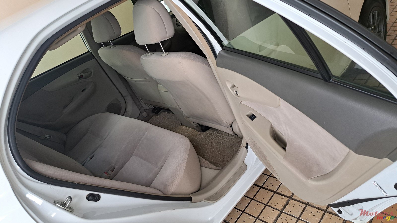 2011' Toyota photo #3