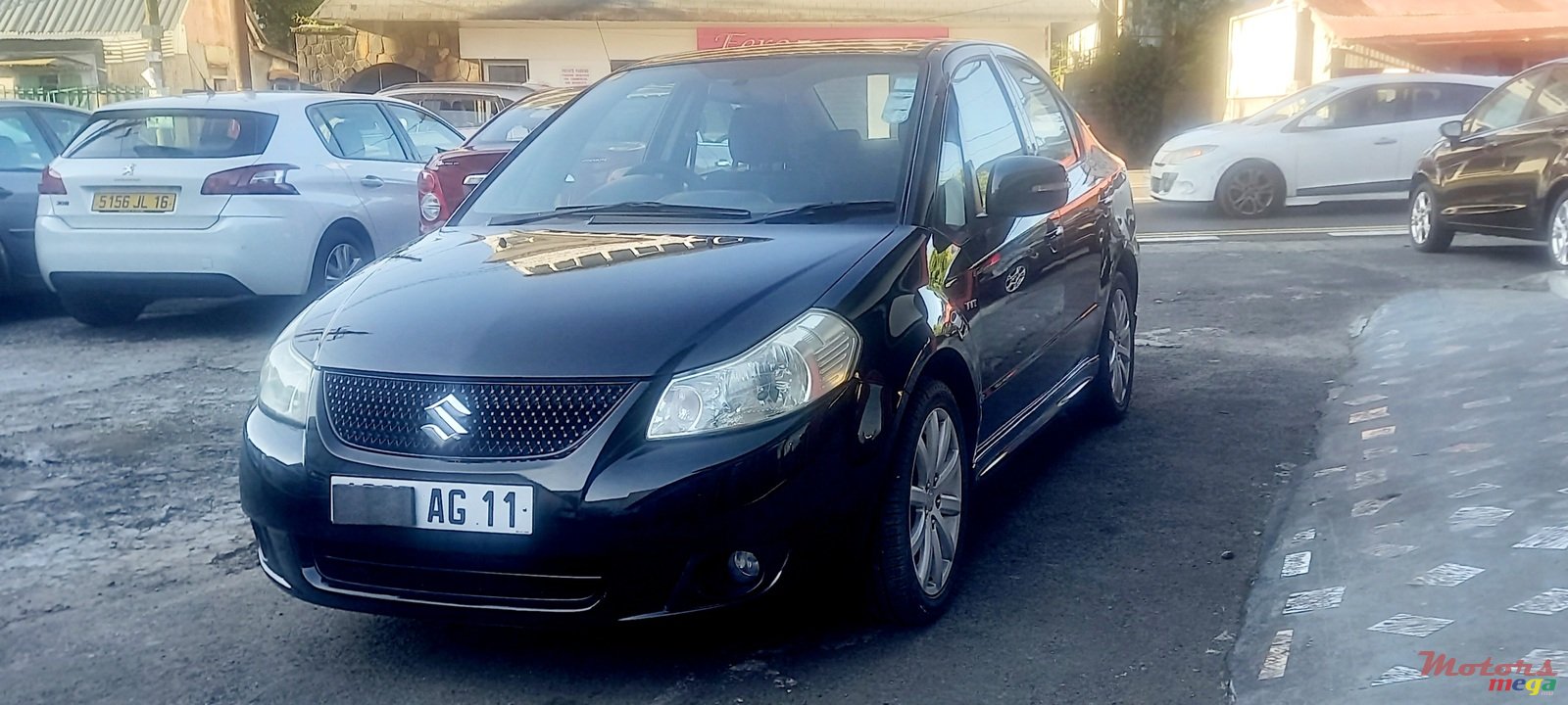 2011' Suzuki SX4 photo #1