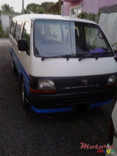 1998' Toyota HiAce photo #1