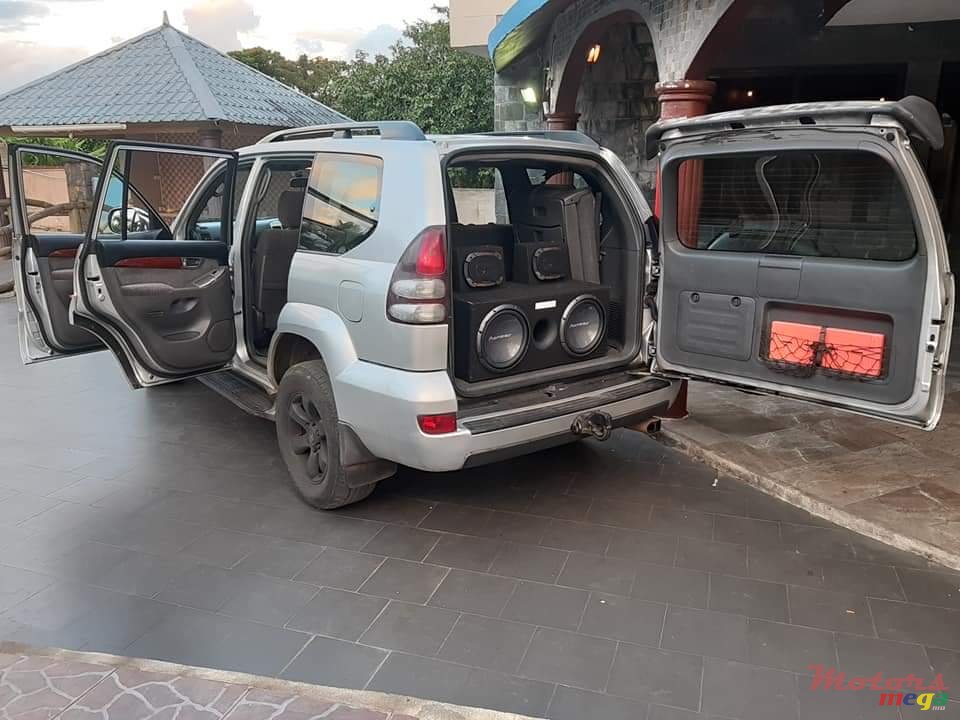 2006' Toyota Land Cruiser photo #3