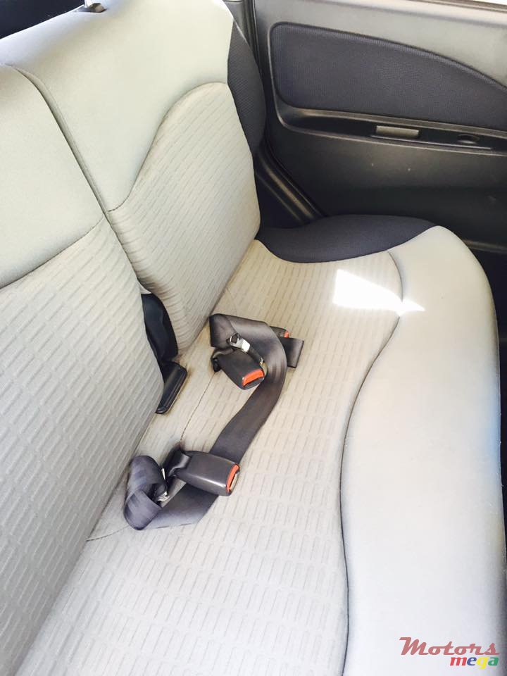 2004' Mitsubishi Colt photo #7