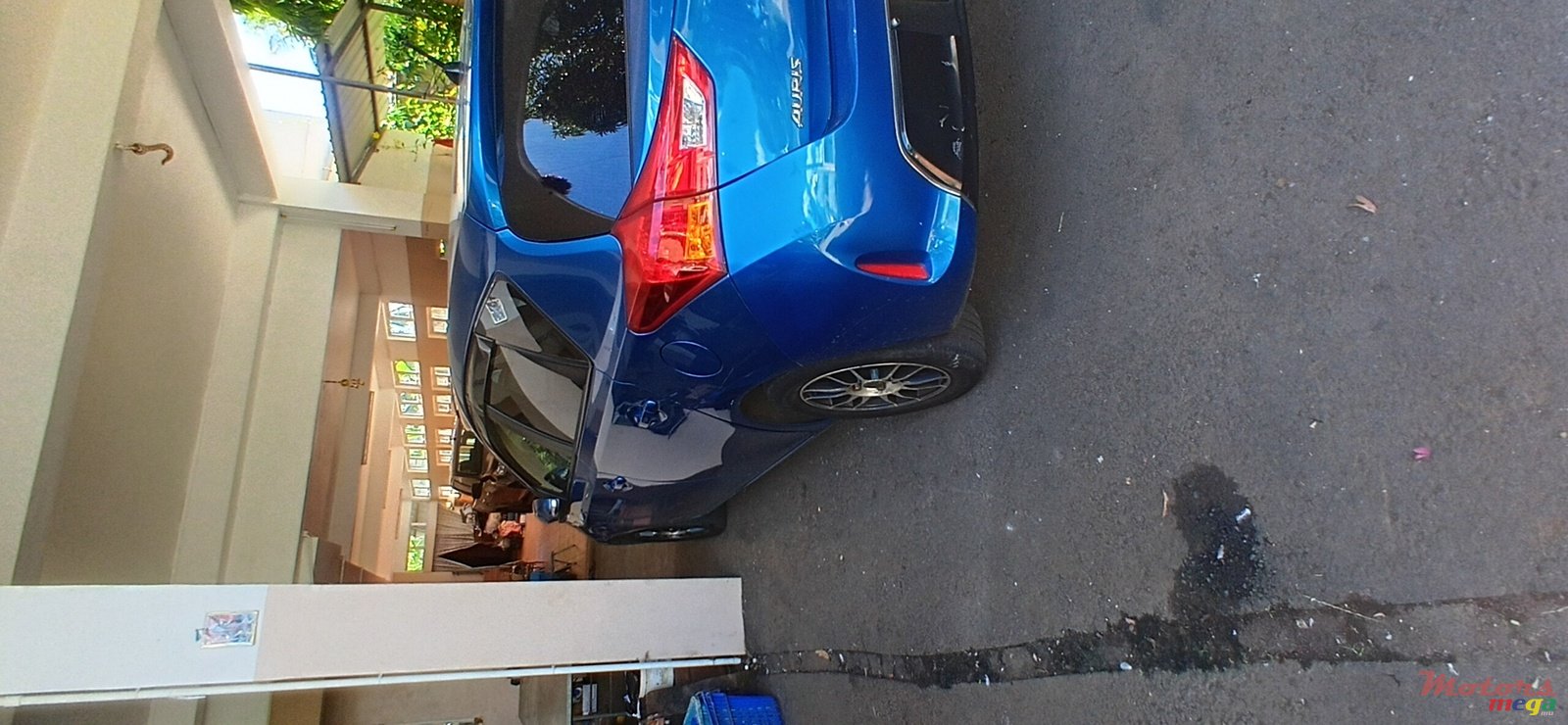 2014' Toyota Auris photo #2