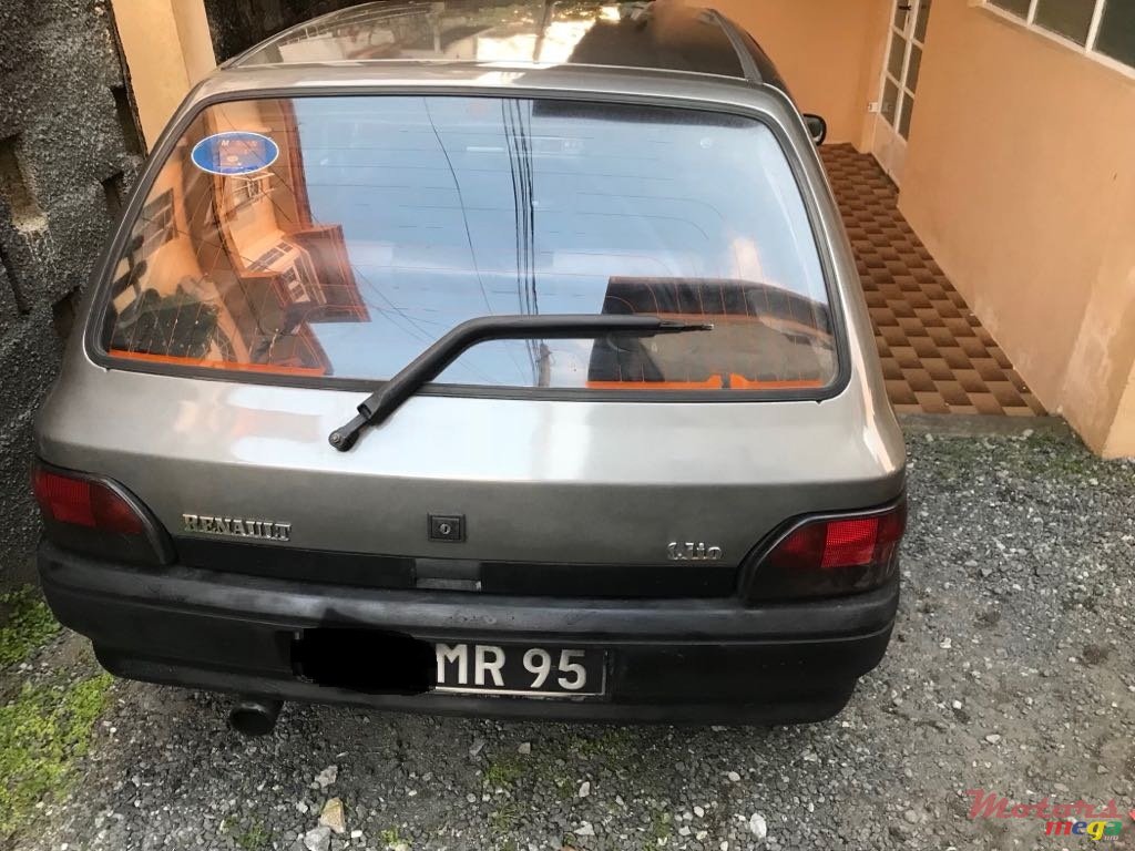 1995' Renault Clio photo #2