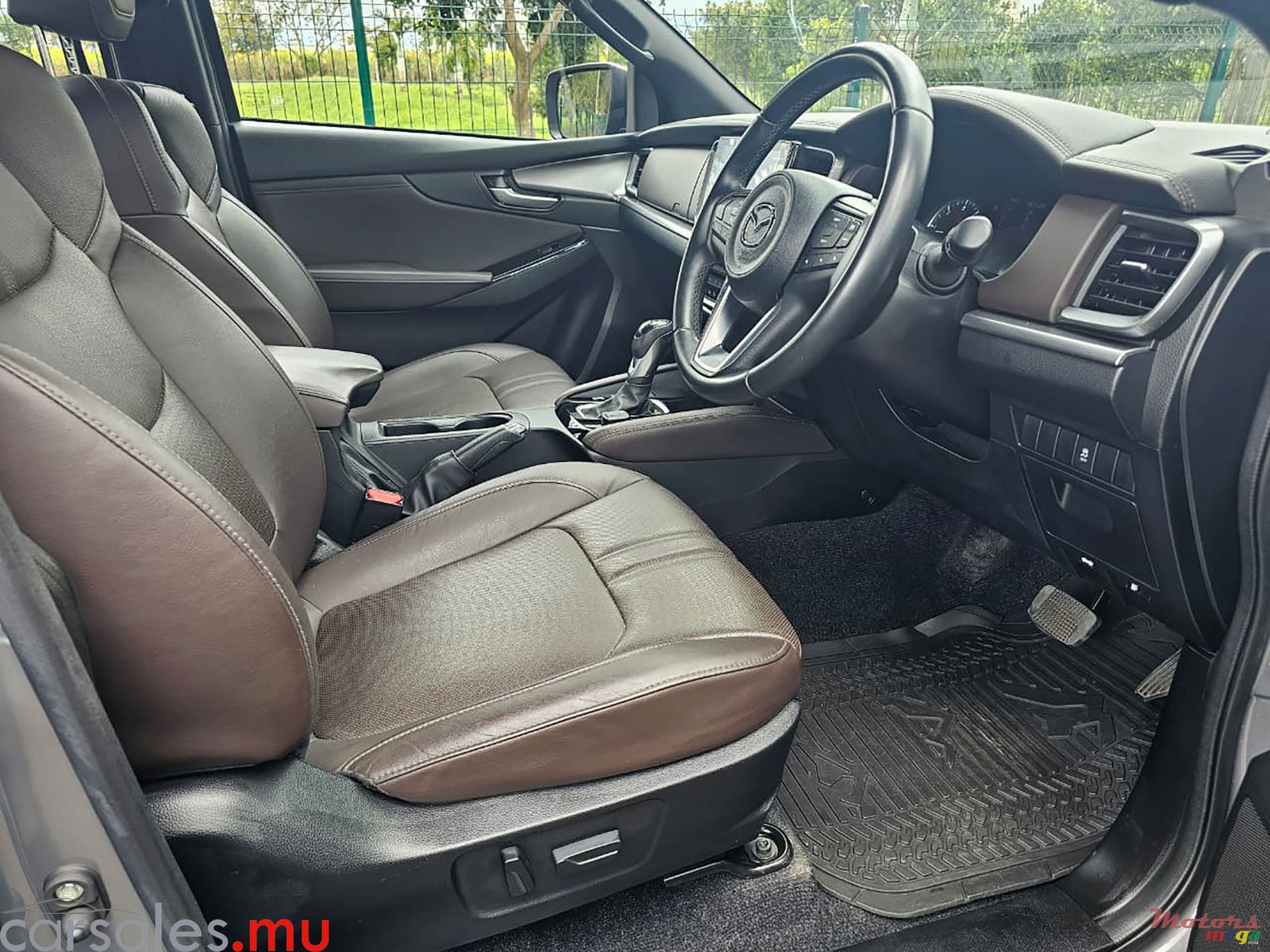 2023' Mazda BT-50 Signature 3.0 4x4 photo #6