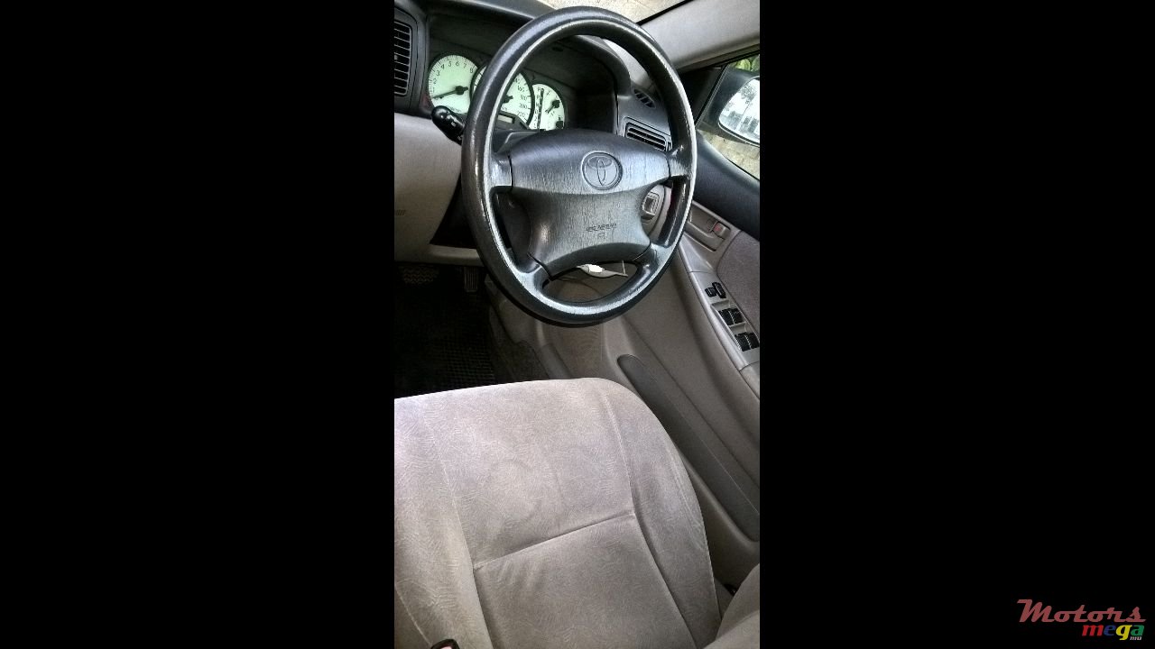 2001' Toyota Corolla NZE121 photo #2