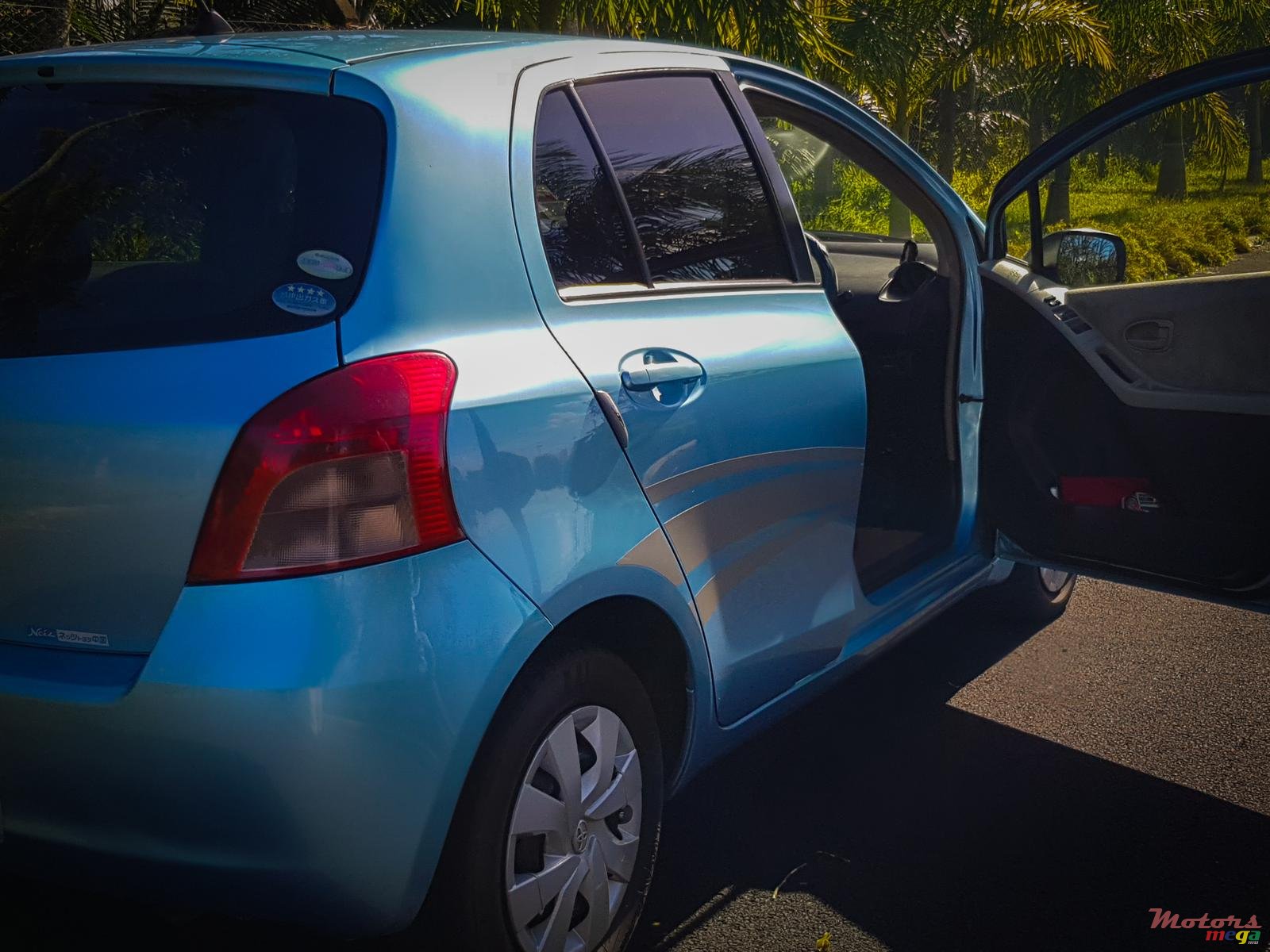 2006' Toyota Vitz photo #3