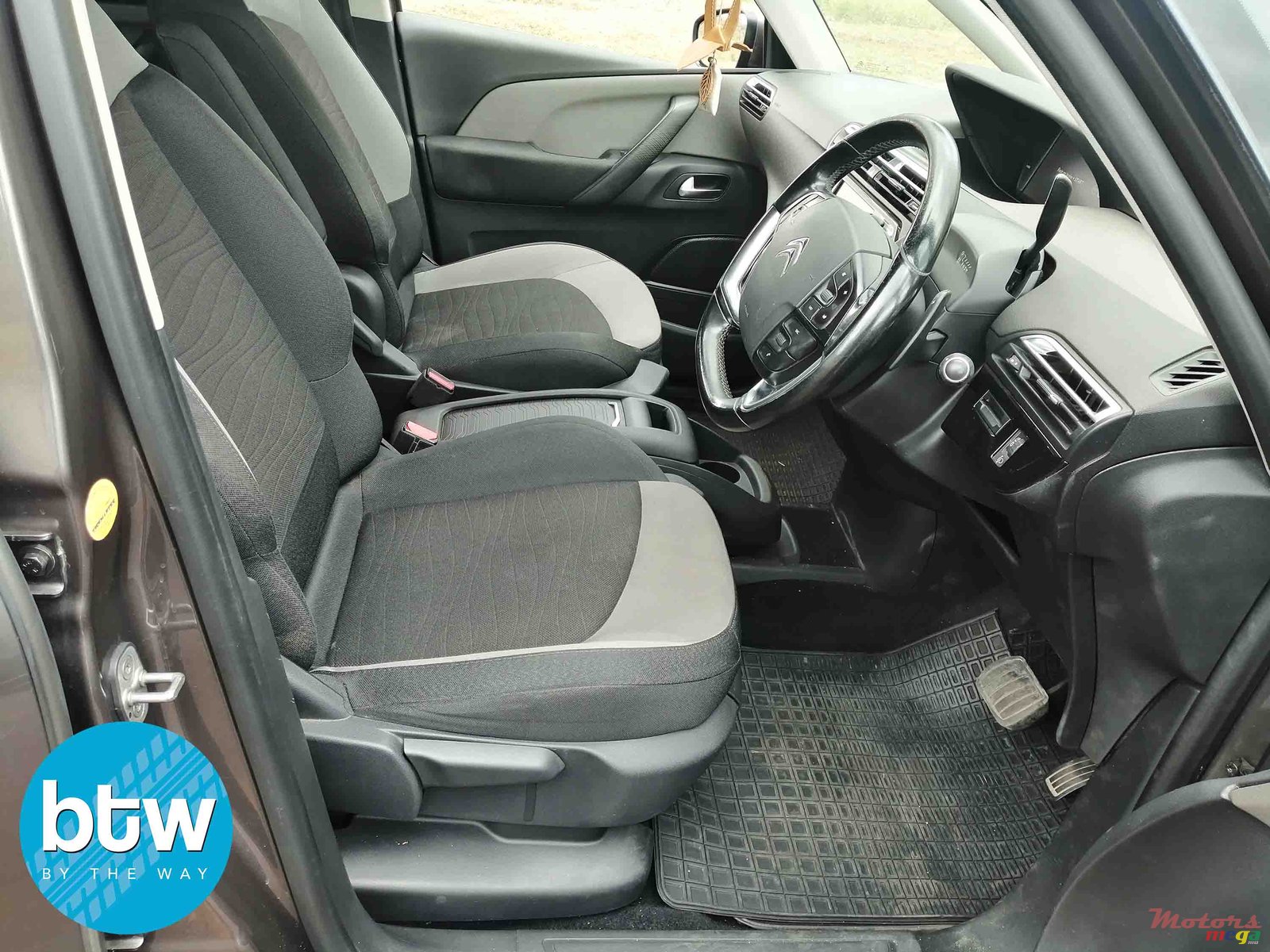 2016' Citroen C4 Picasso 7 seaters photo #5