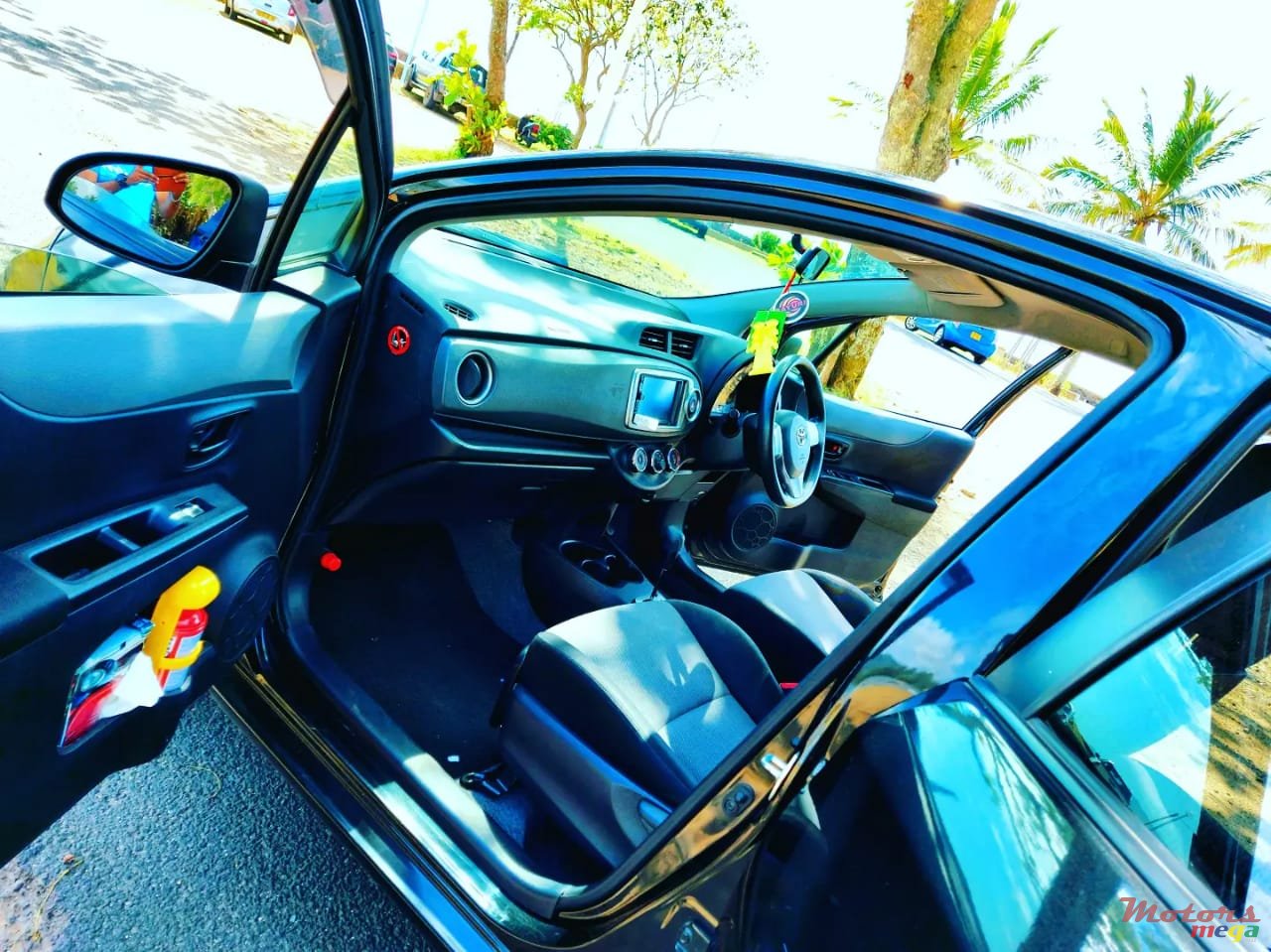 2013' Toyota Vitz photo #7