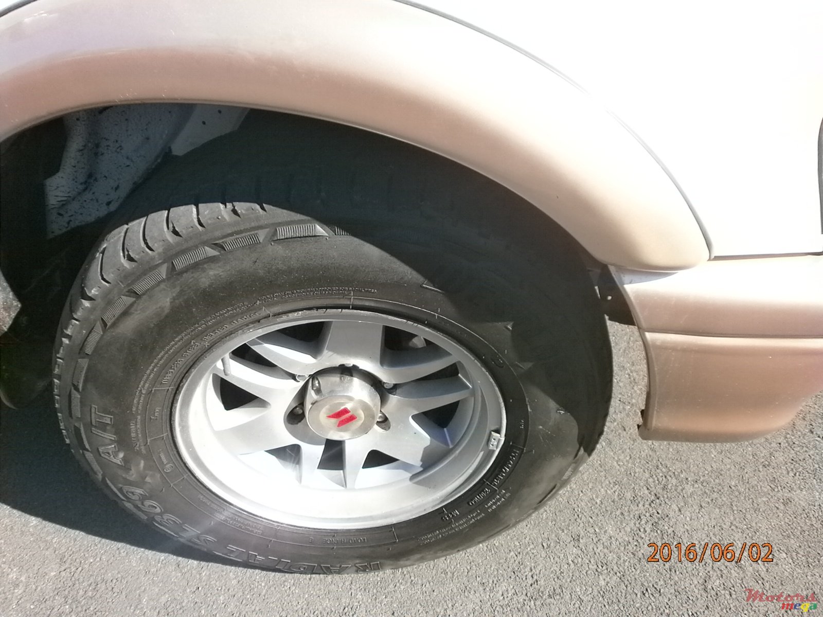 2002' Isuzu LS  photo #6