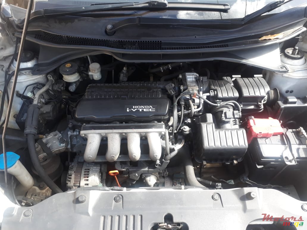 2010' Honda City photo #6