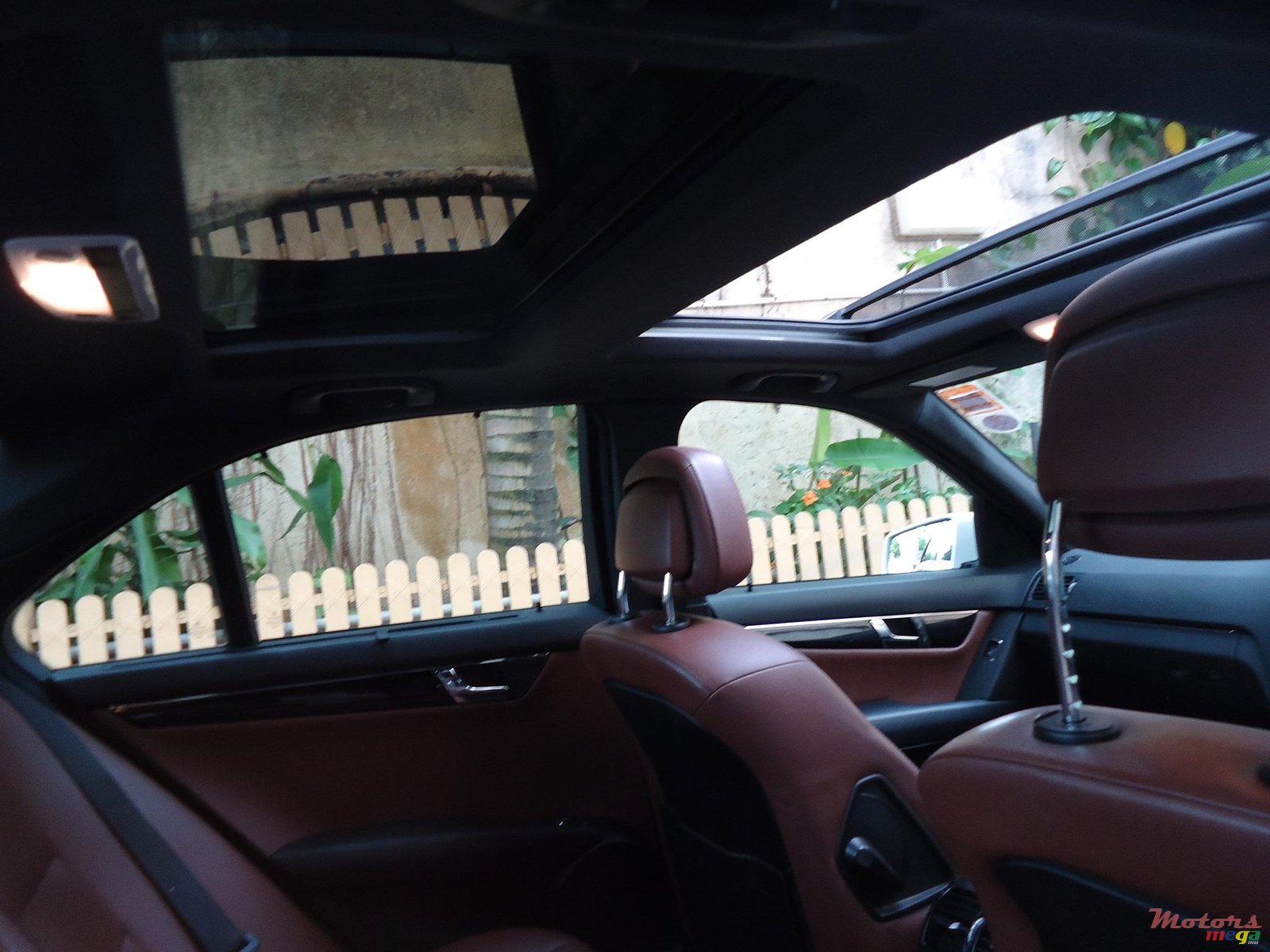 2010' Mercedes-Benz C-Class photo #3