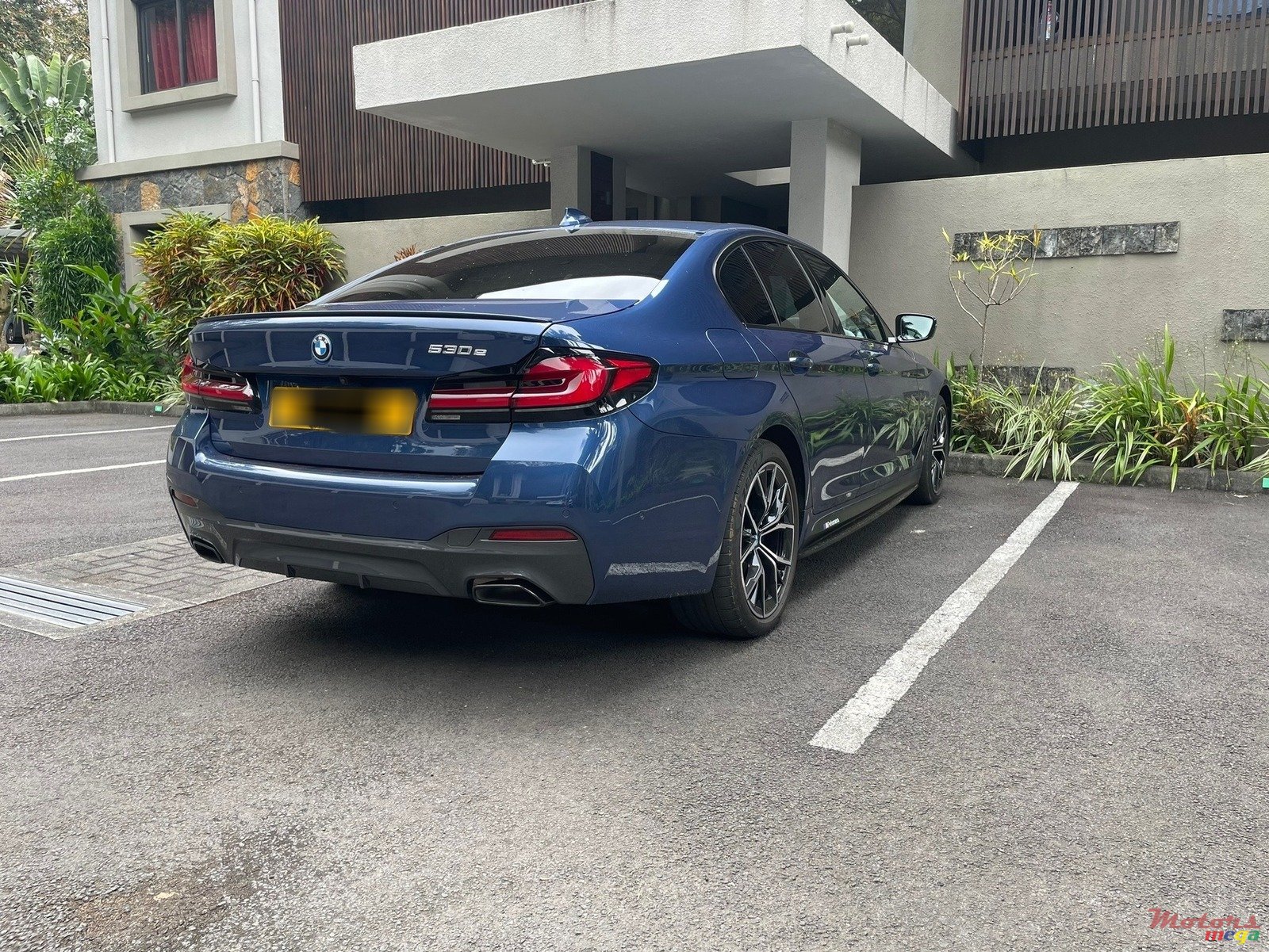 2021' BMW 530 photo #6