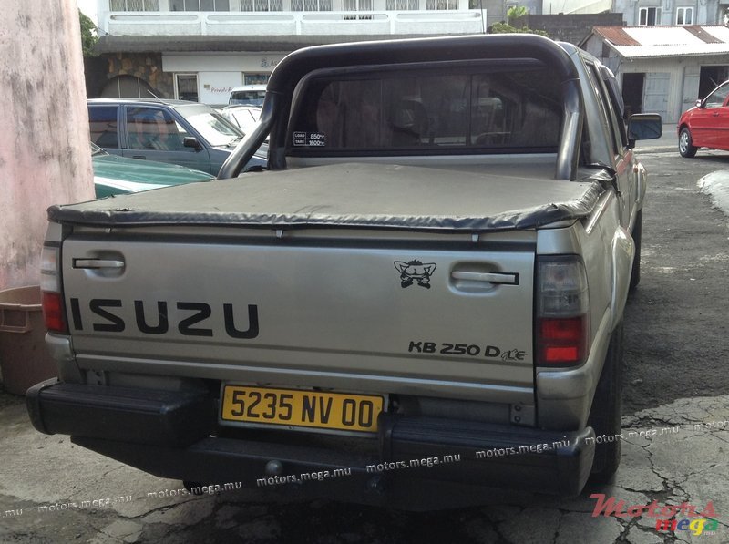 2000' Isuzu KB Series KB2500 photo #3