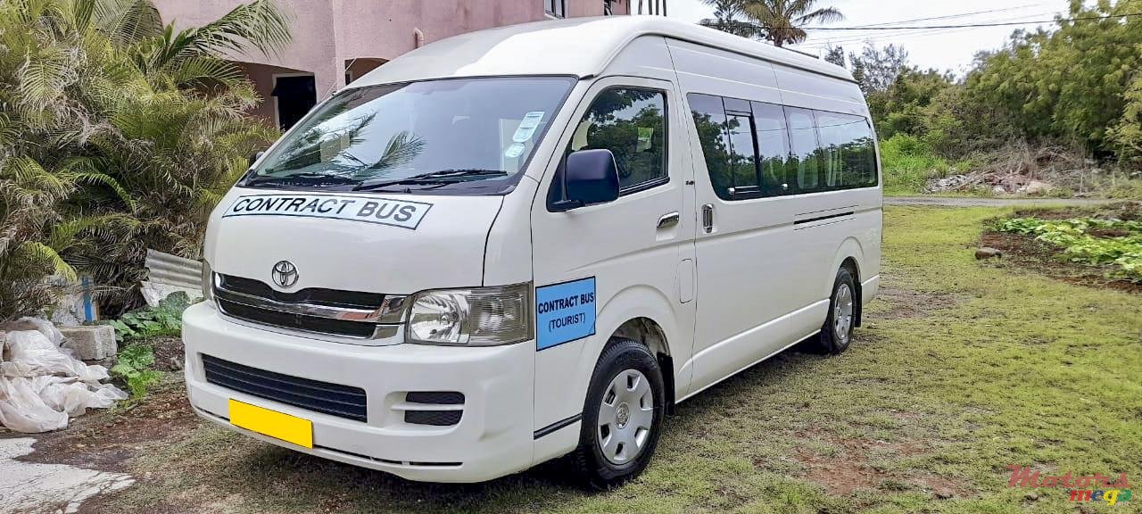 2009' Toyota HiAce photo #1