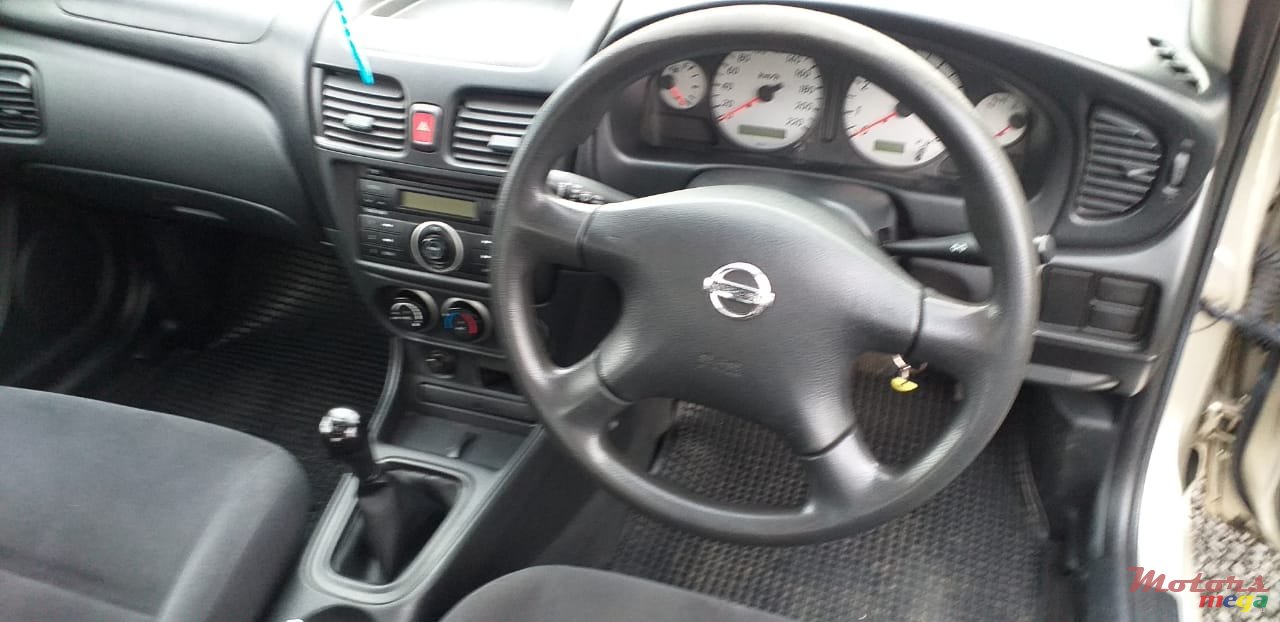 2012' Nissan Sunny photo #5