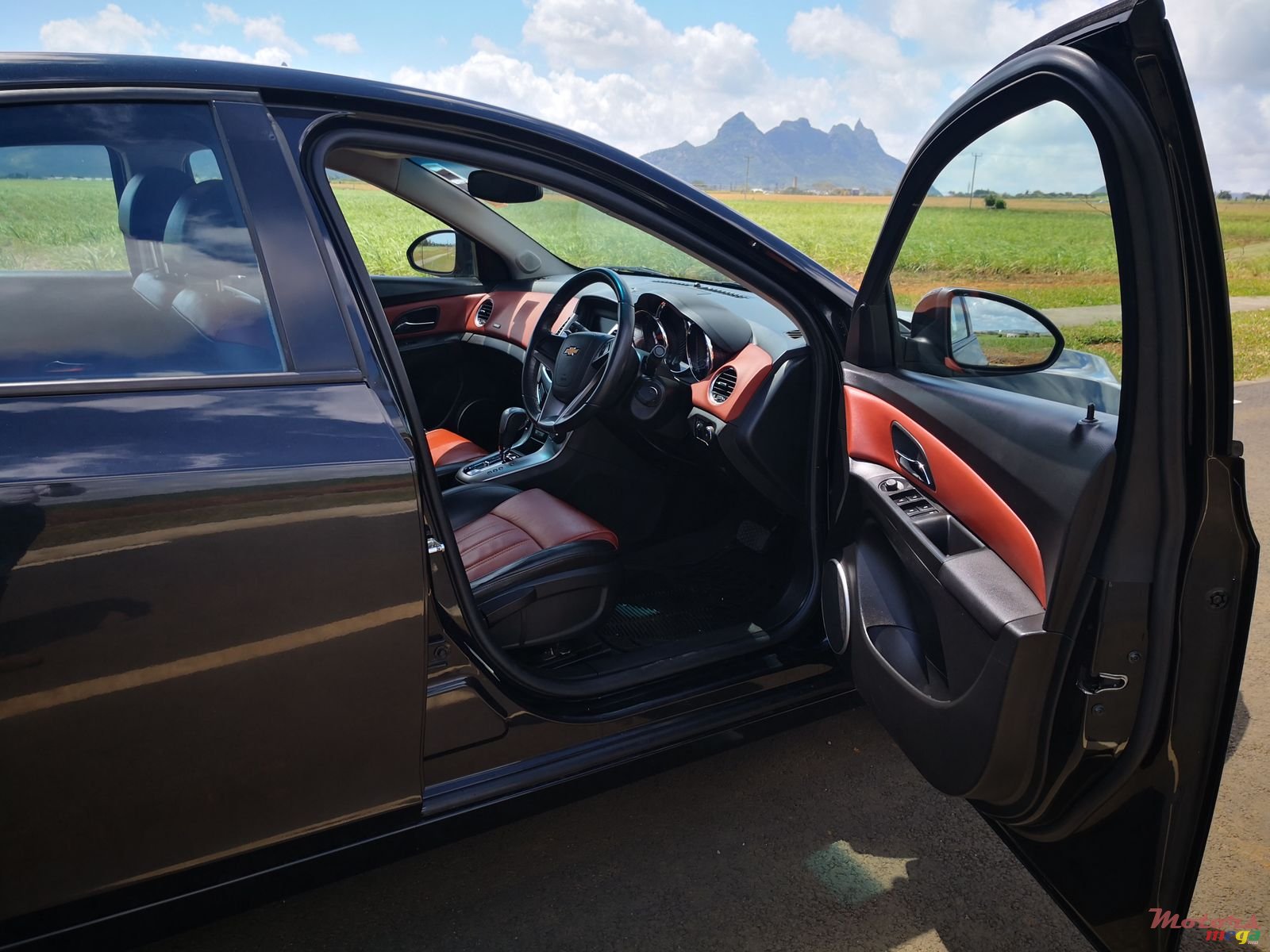 2011' Chevrolet Cruze photo #4