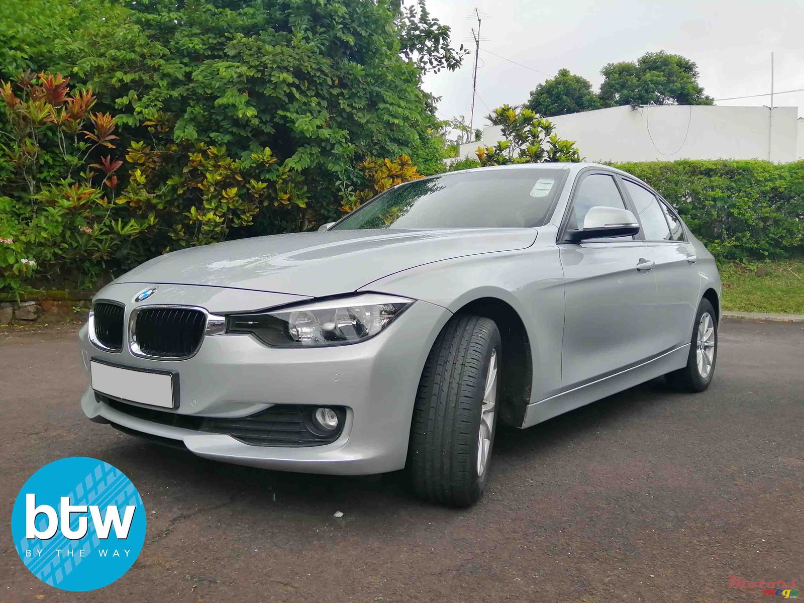 2013' BMW 3 Series photo #2