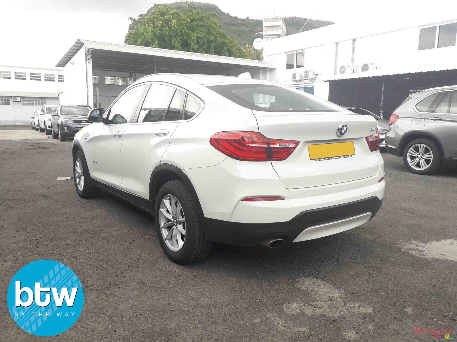 2015' BMW X4 xDrive20i (F26) photo #2