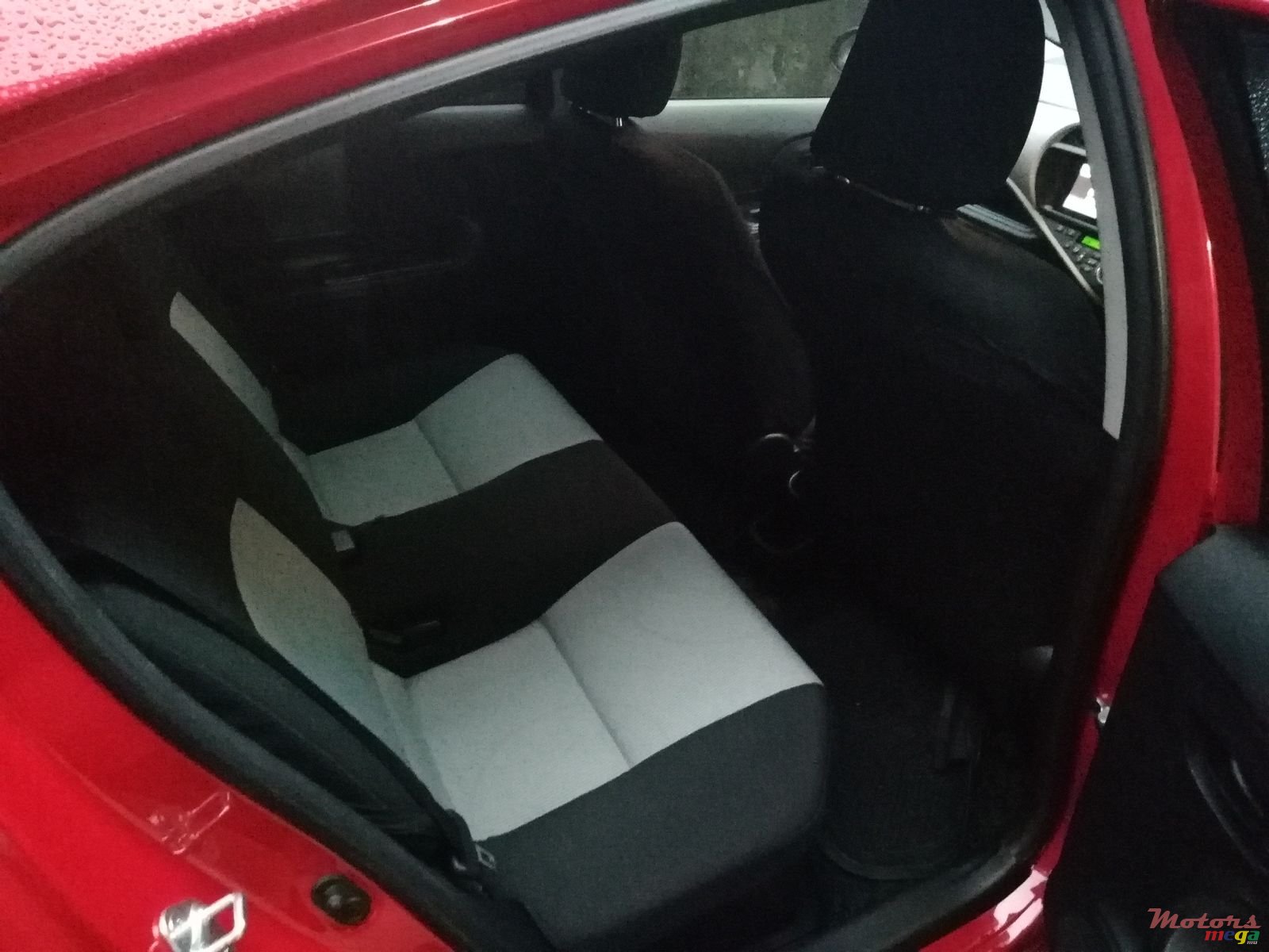 2013' Toyota Aqua photo #5