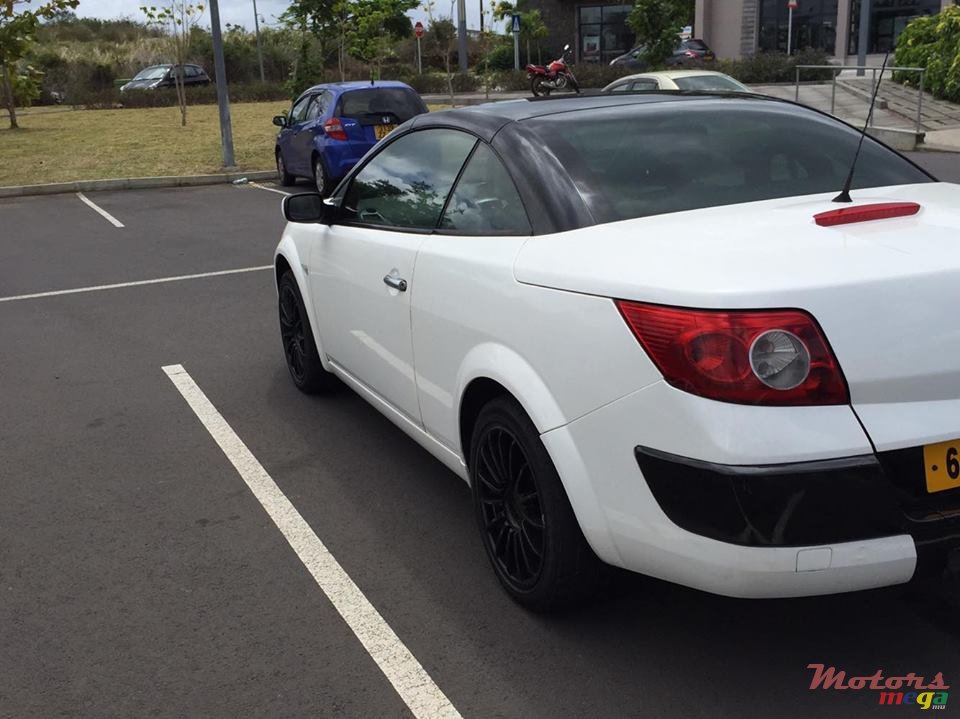 2007' Renault Megane two exhaust photo #1