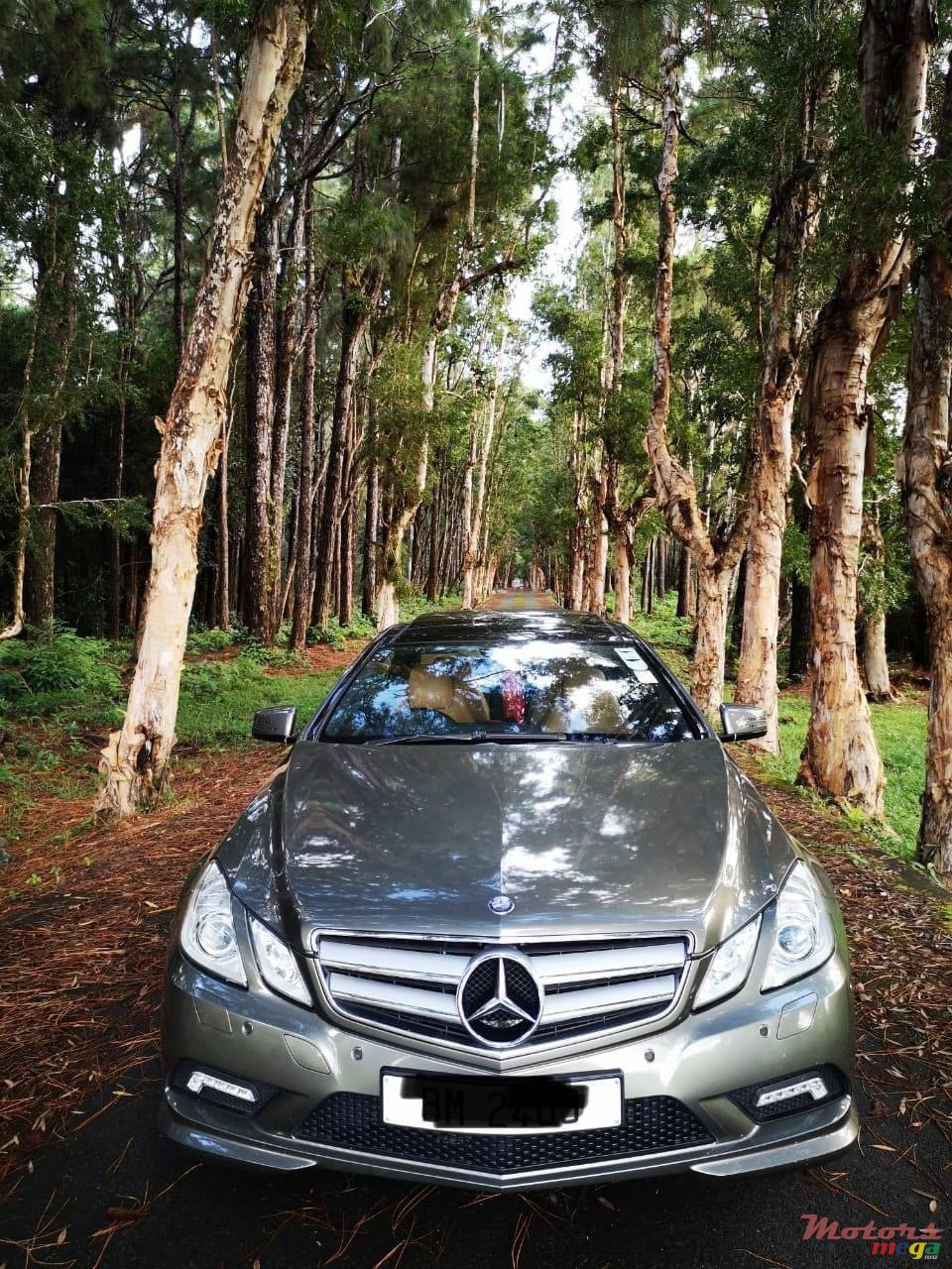 2010' Mercedes-Benz E-Class Coupe AMG photo #1