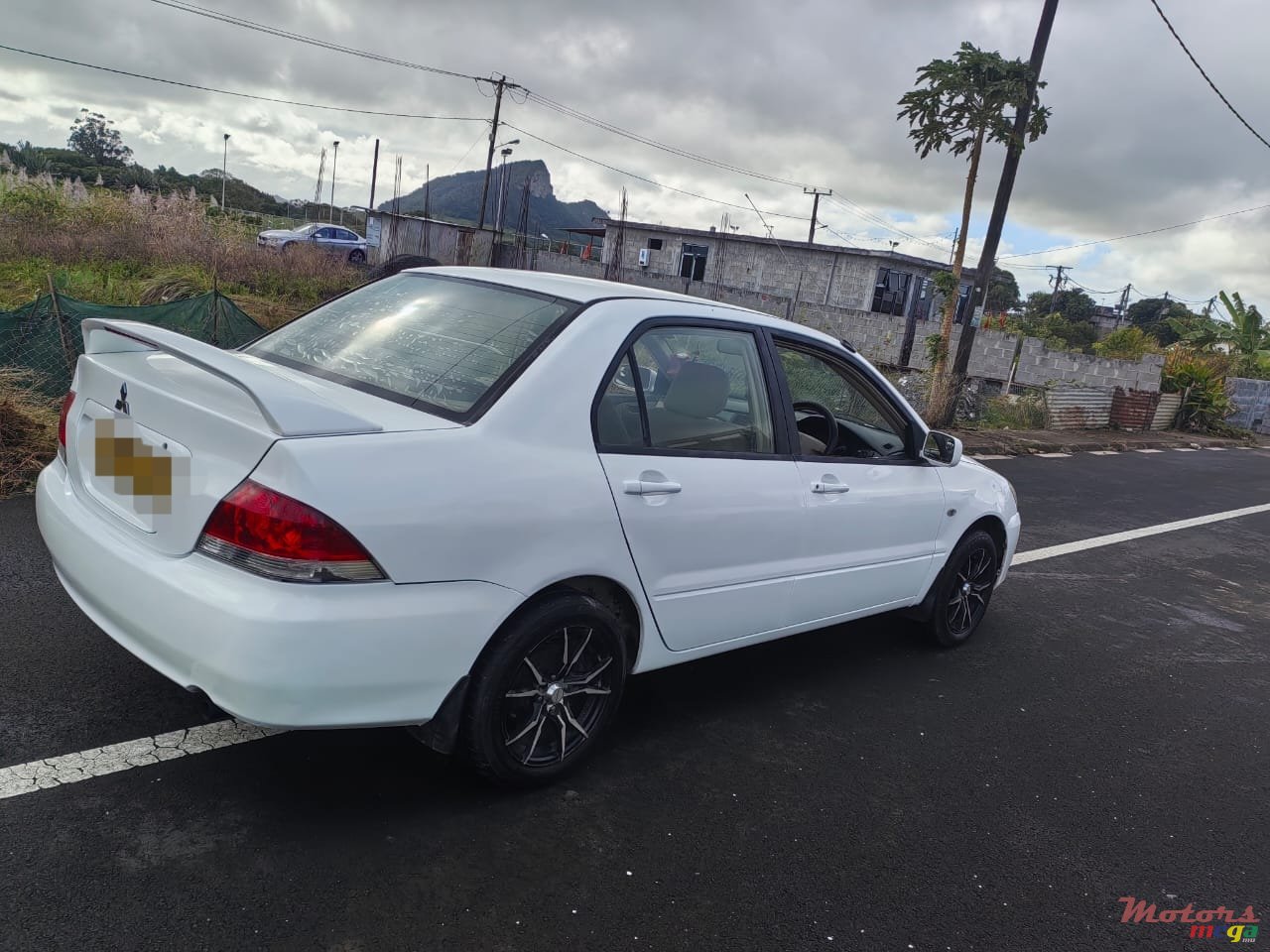 2005' Mitsubishi Lancer photo #3