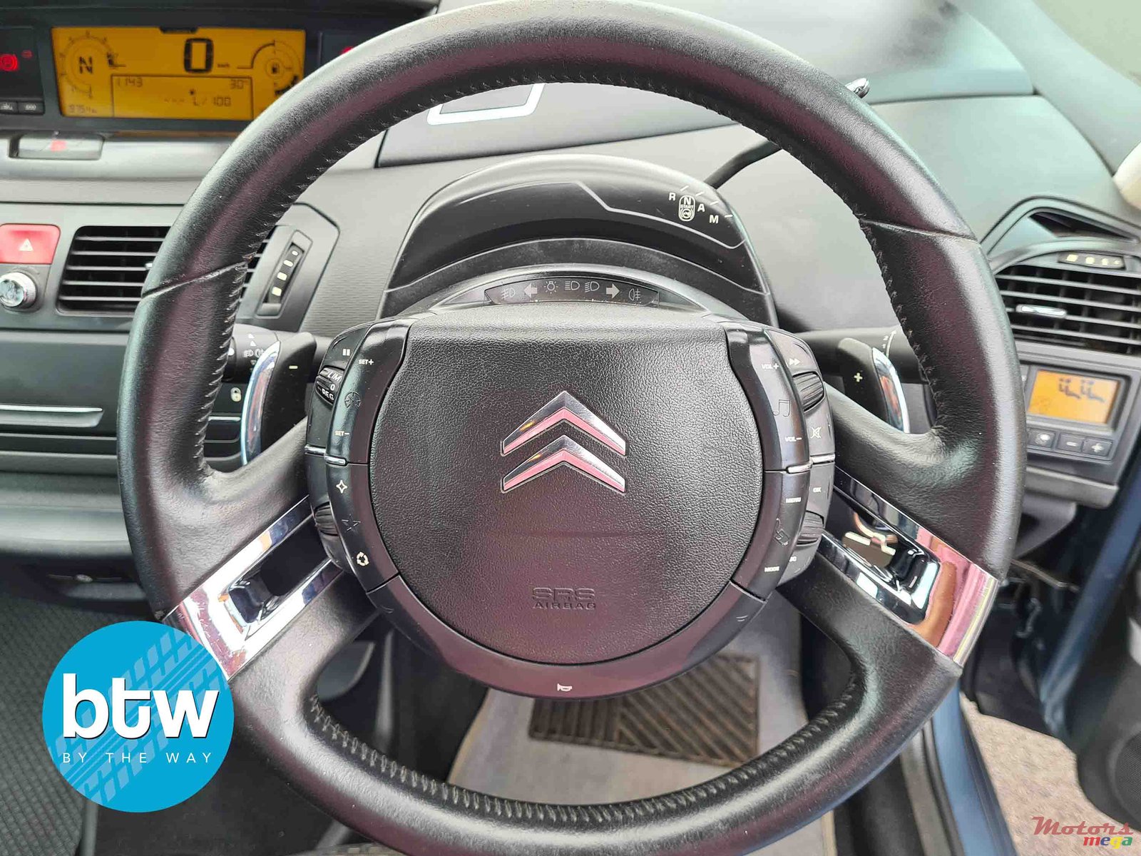 2011' Citroen C4 Picasso photo #7