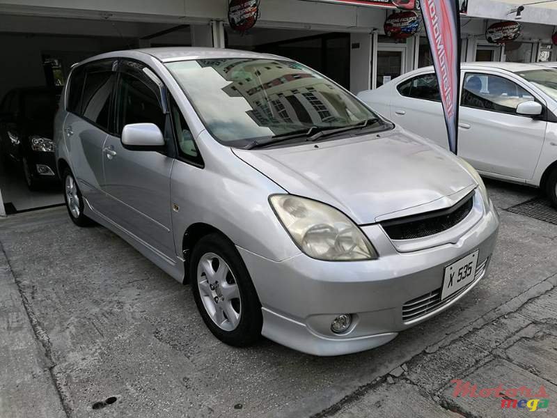 2002' Toyota Verso Spacio photo #1