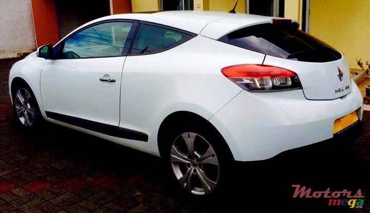 2009' Renault Megane photo #2