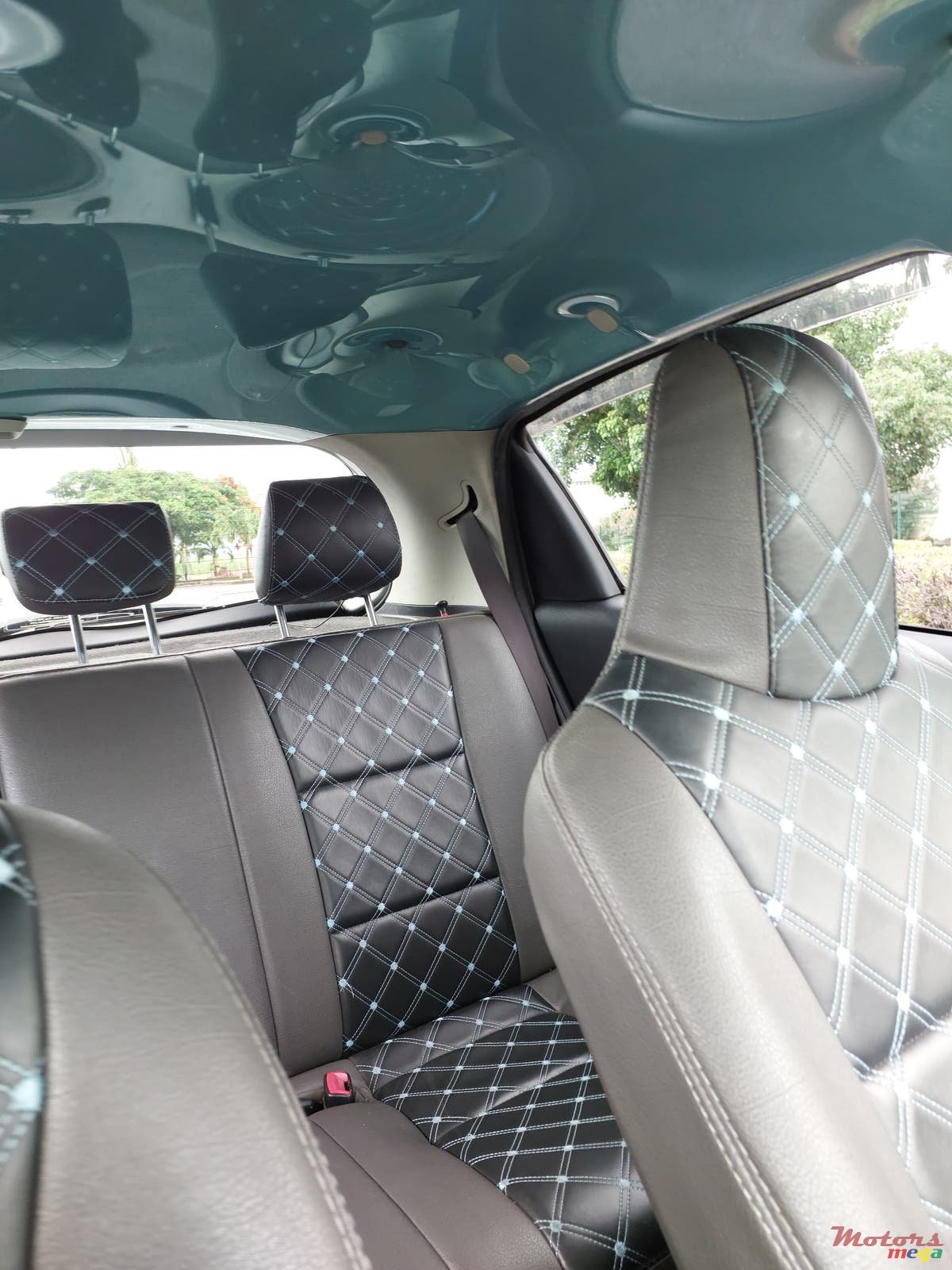 2013' Toyota Vitz photo #7