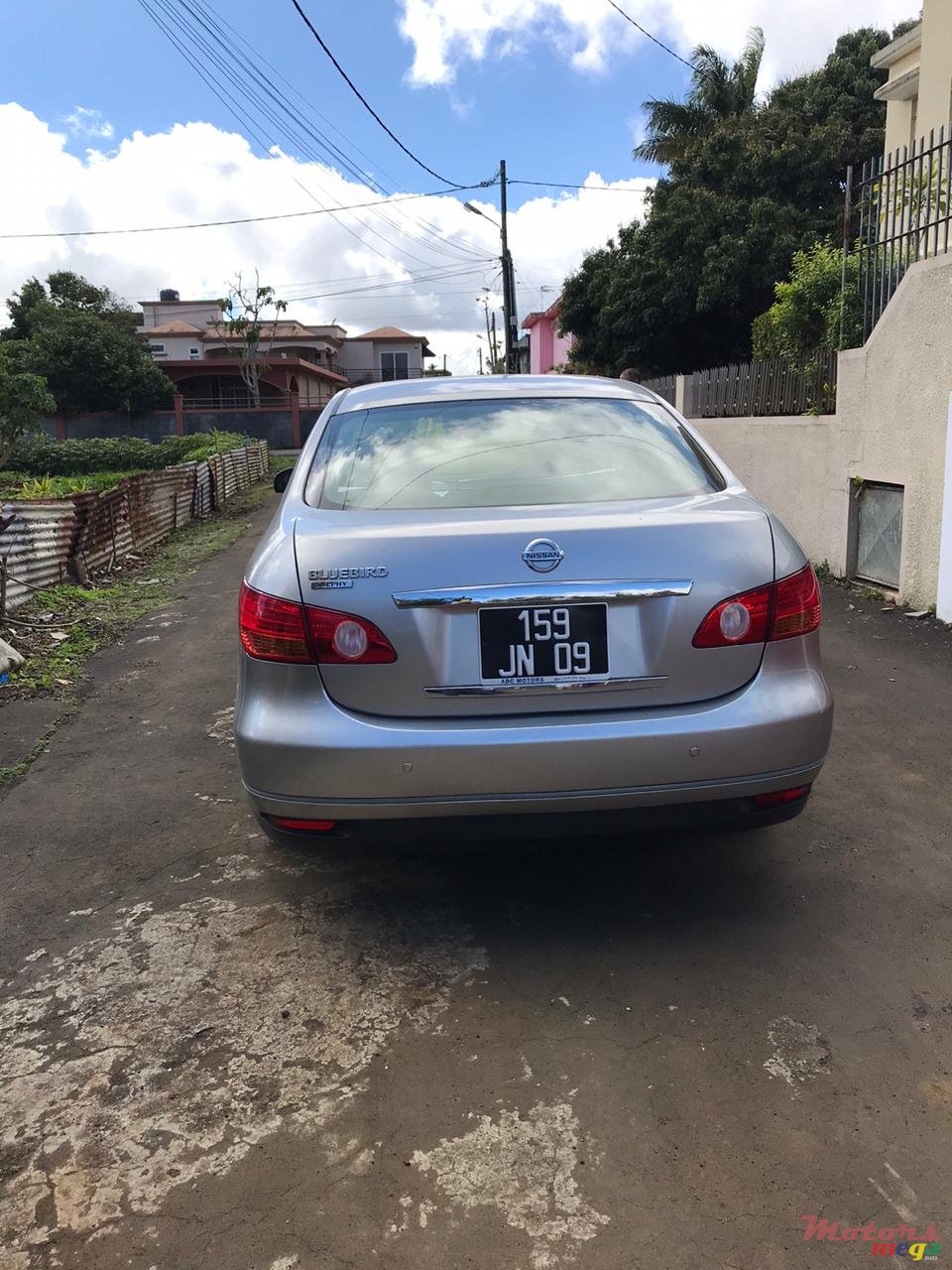 2009' Nissan Bluebird photo #2