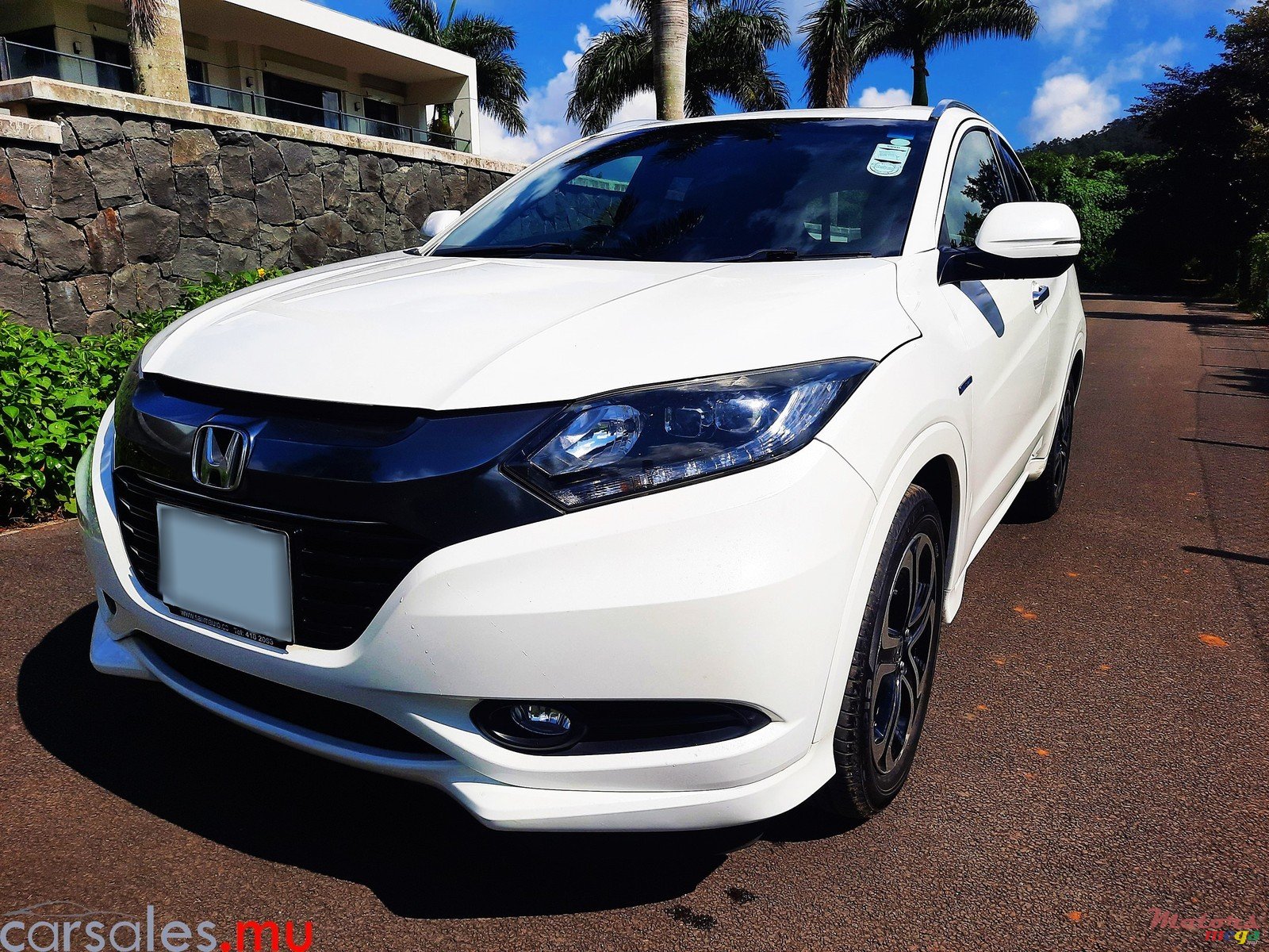 2015' Honda Vezel Z Hybrid photo #2