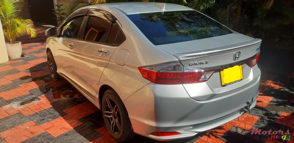 2016' Honda Grace Ex photo #2