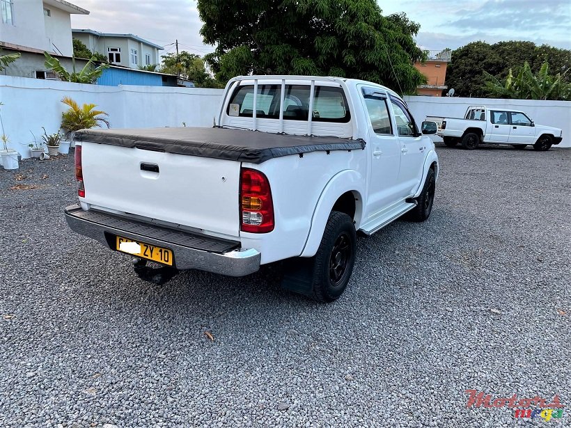 2010' Toyota Hilux Manual 2.5L photo #1