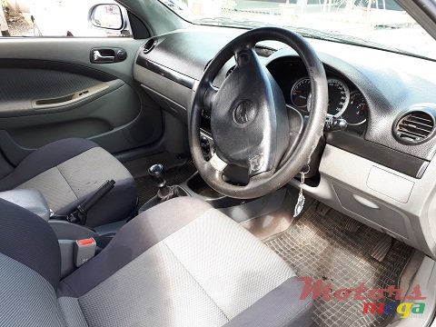 2010' Chevrolet Optra photo #5