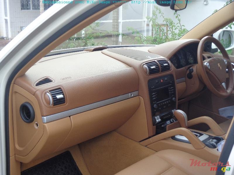2008' Porsche Cayenne photo #3