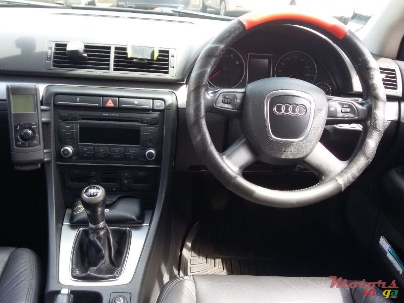 2010' Audi A4 Sedan photo #3