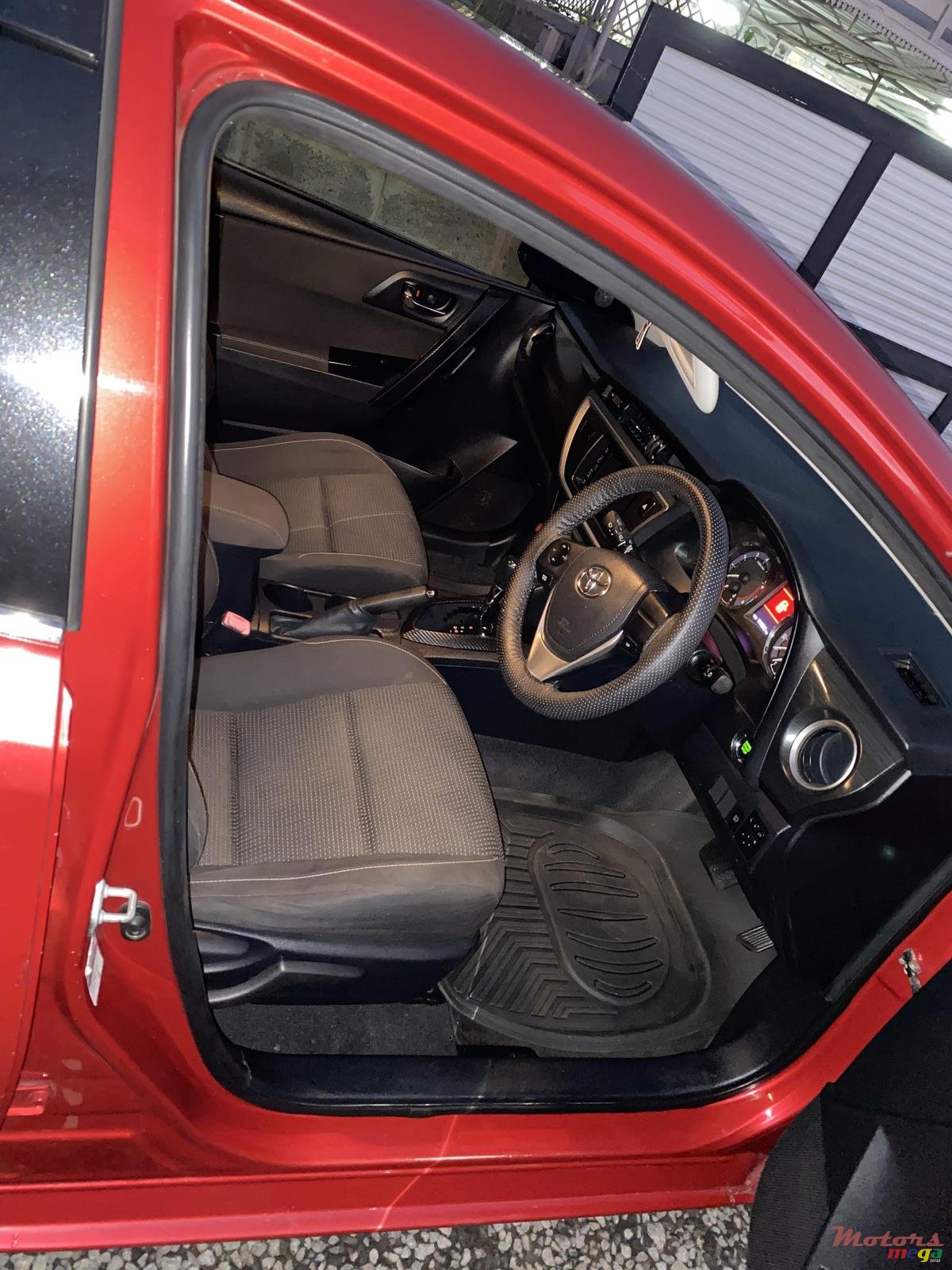 2013' Toyota Auris photo #5