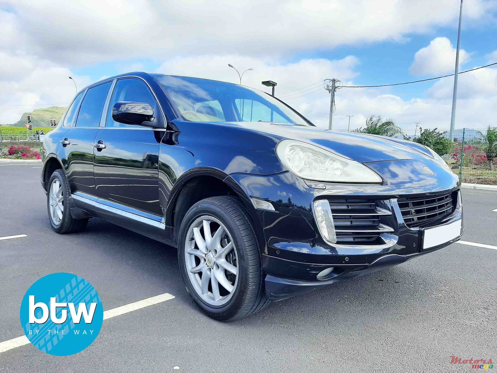 2009' Porsche Cayenne photo #1