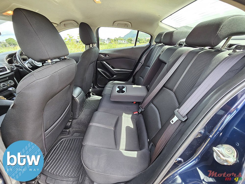 2018' Mazda 3 photo #6