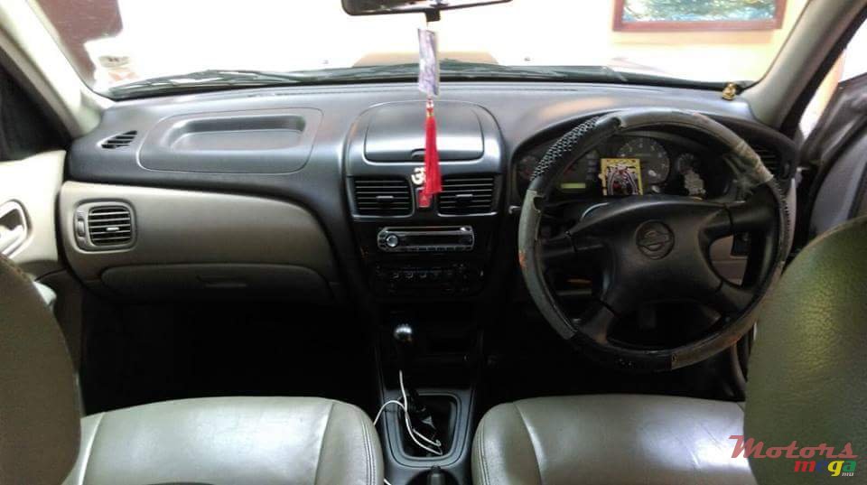 2001' Nissan Sunny photo #5