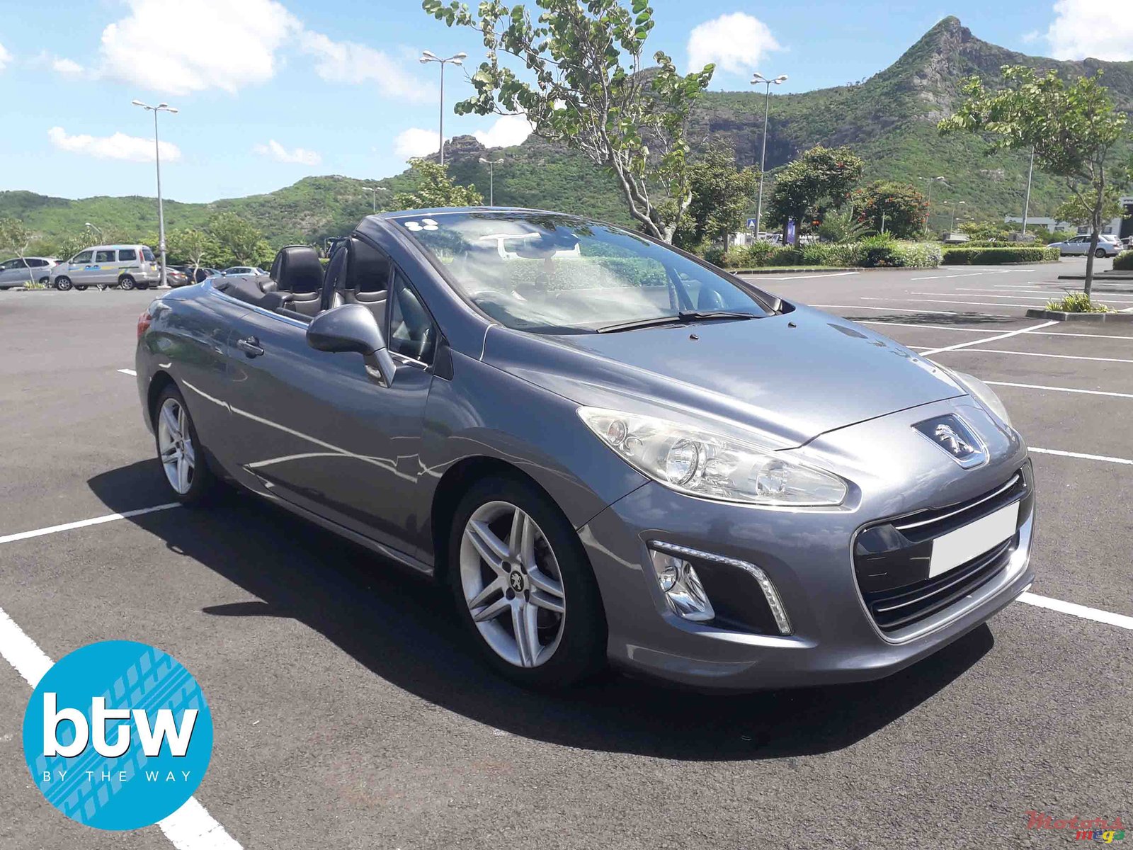 2012' Peugeot 308 cc photo #1