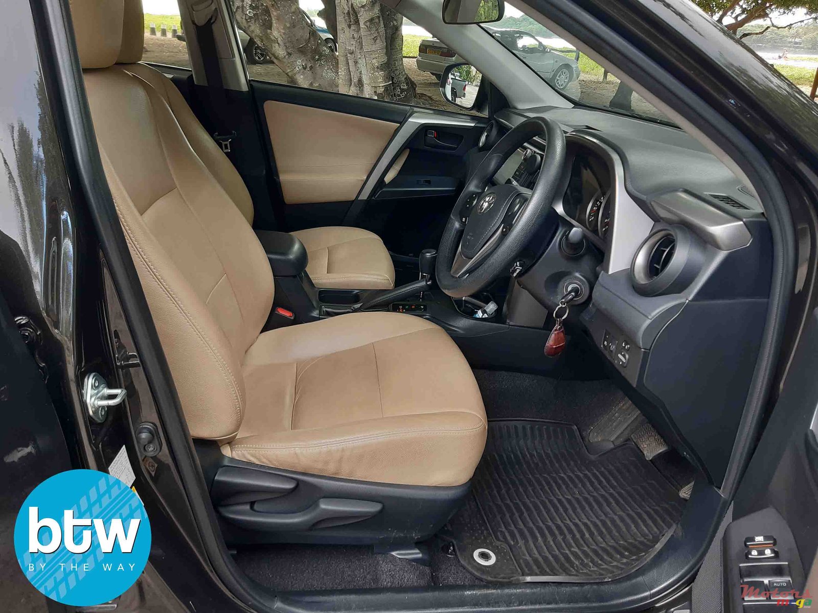 2016' Toyota RAV4 photo #4