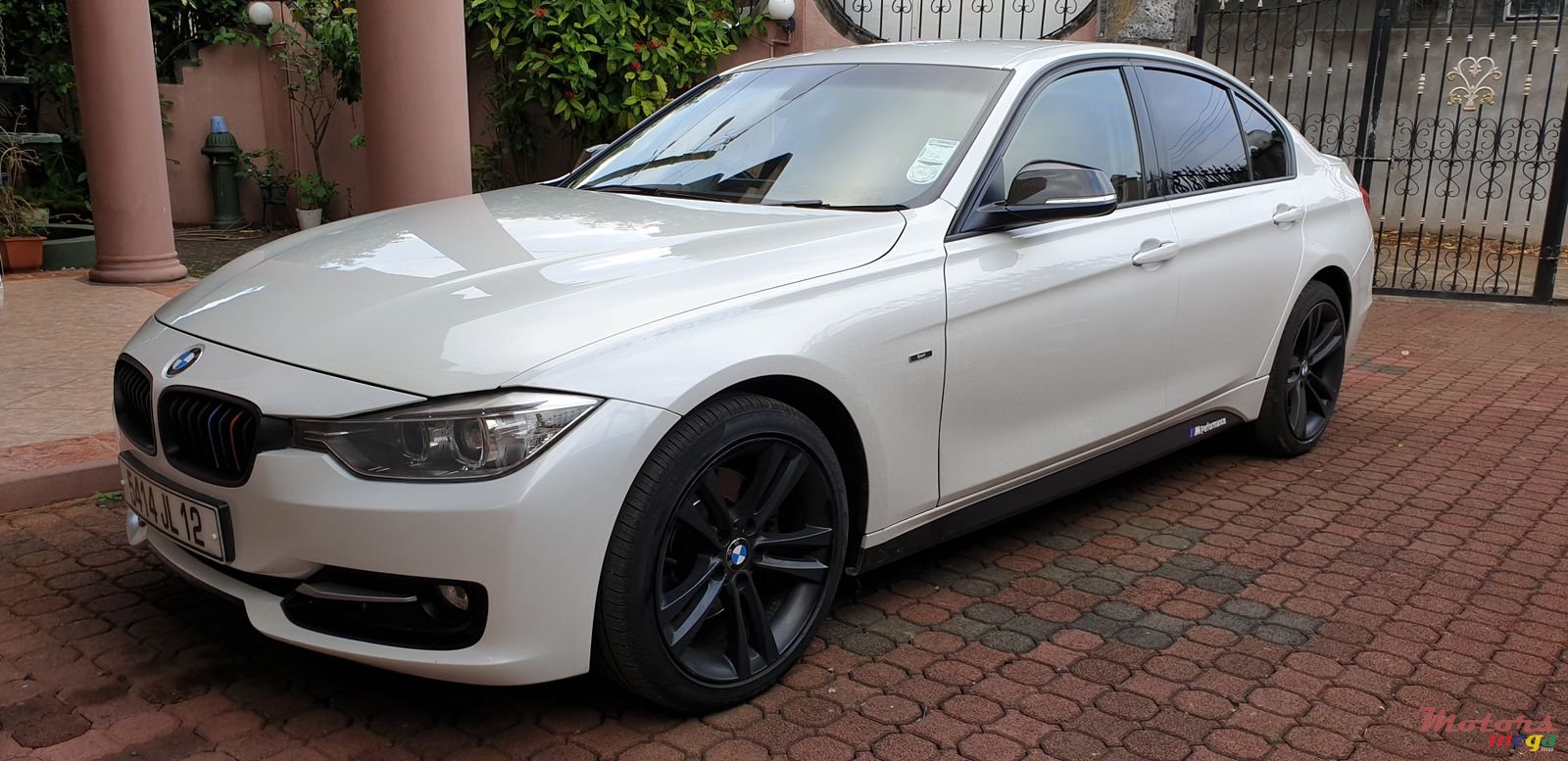 2012' BMW 3 Series 328i photo #6