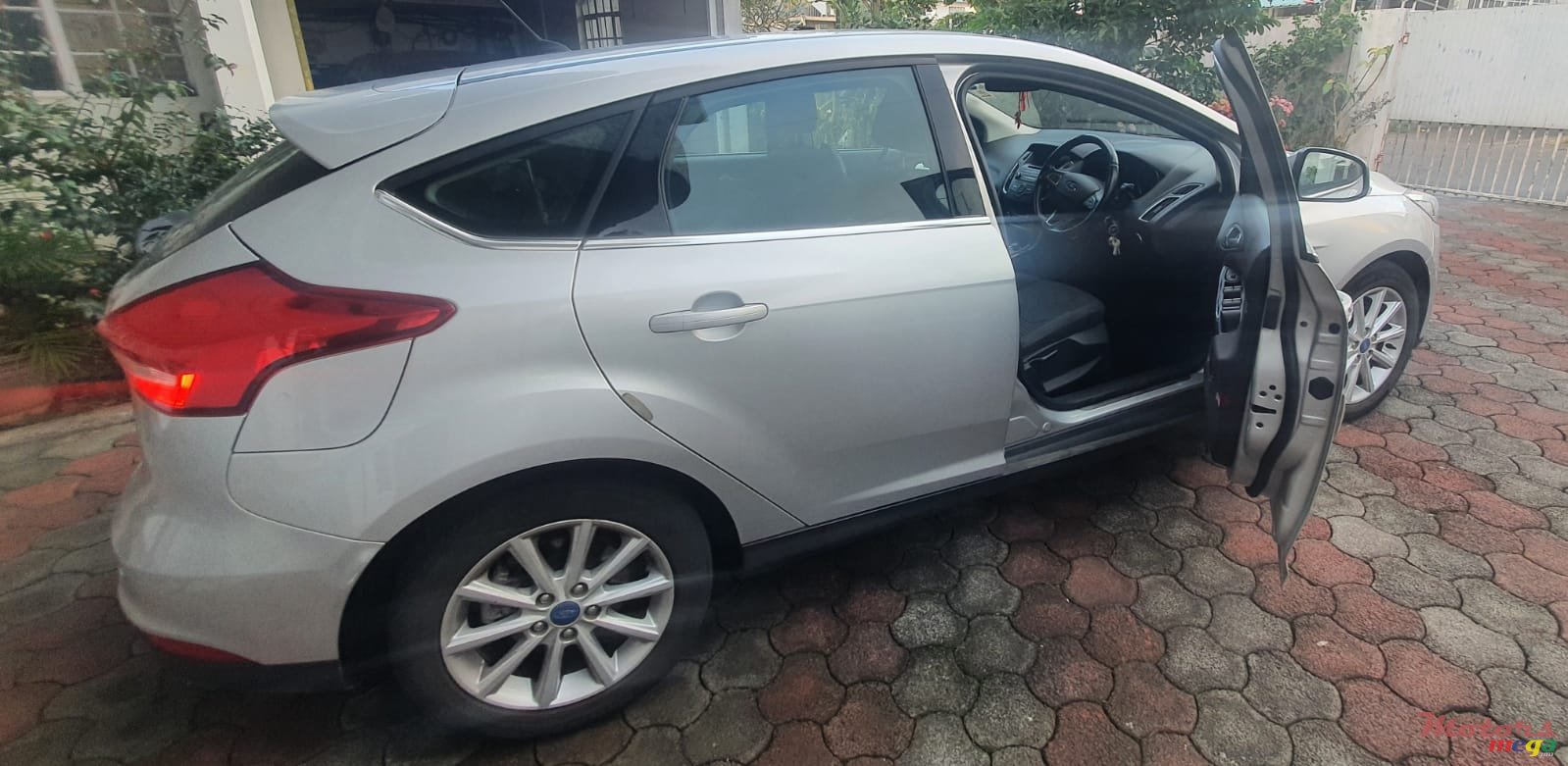 2016' Ford Focus Titanium photo #3