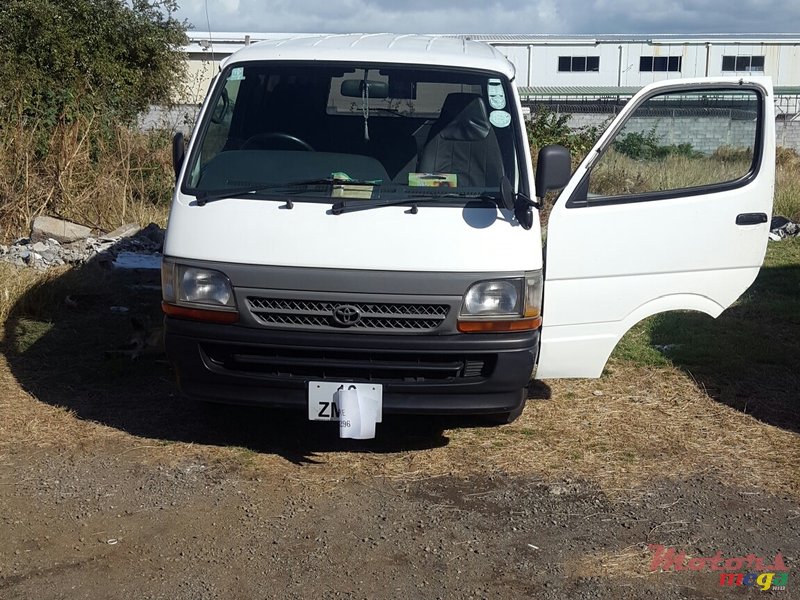 1999' Toyota HiAce 5L  goods vehicle photo #2