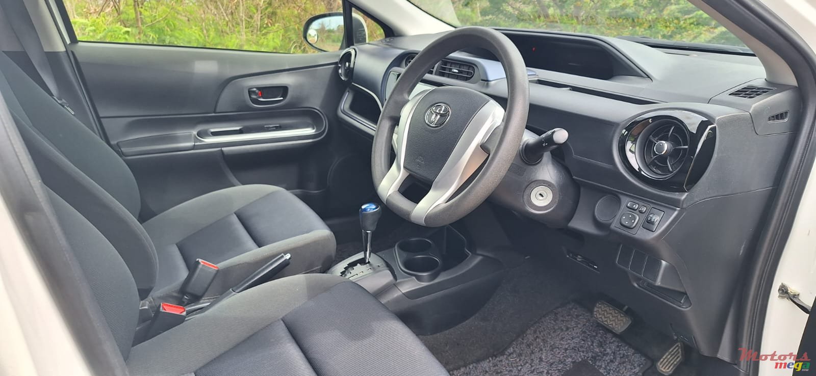 2015' Toyota Aqua photo #5