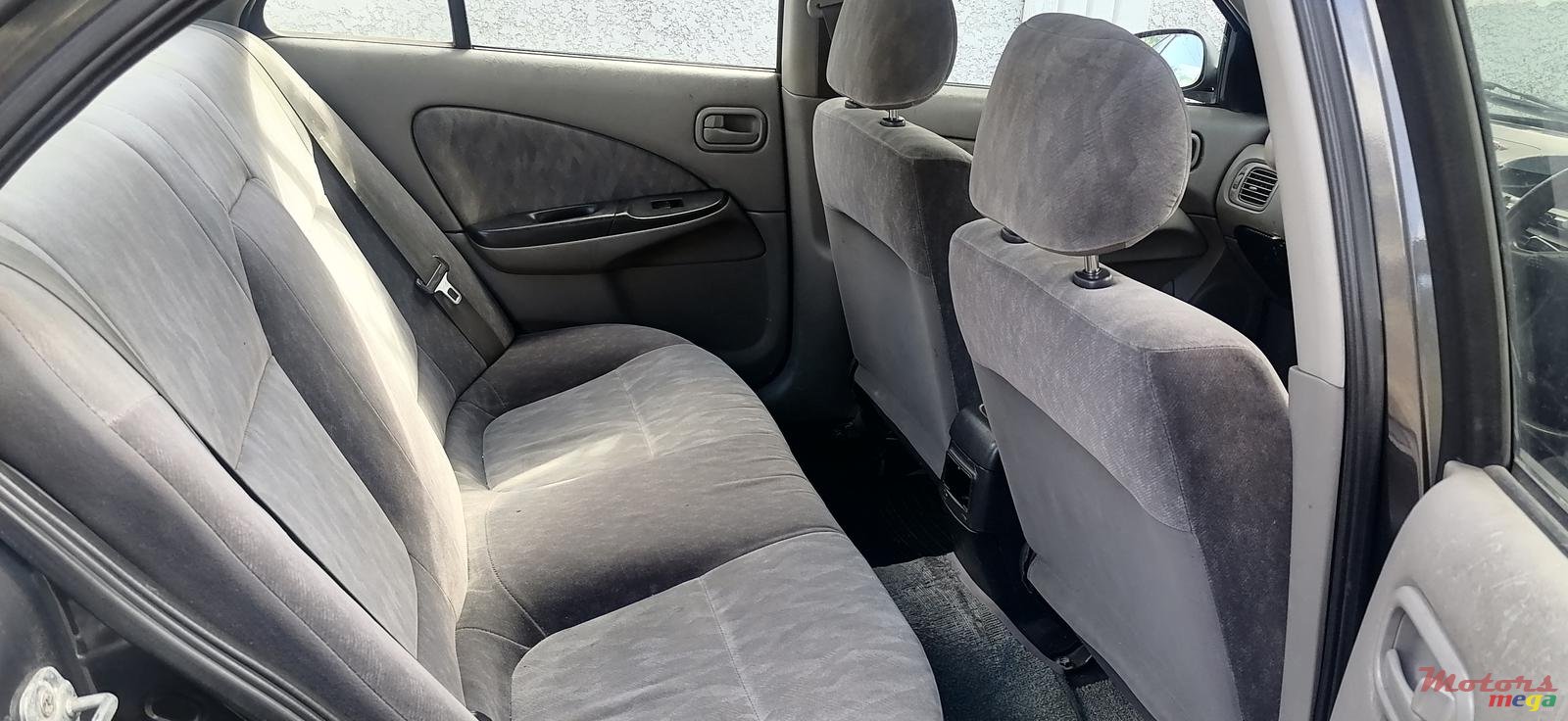 2000' Nissan Sunny photo #5