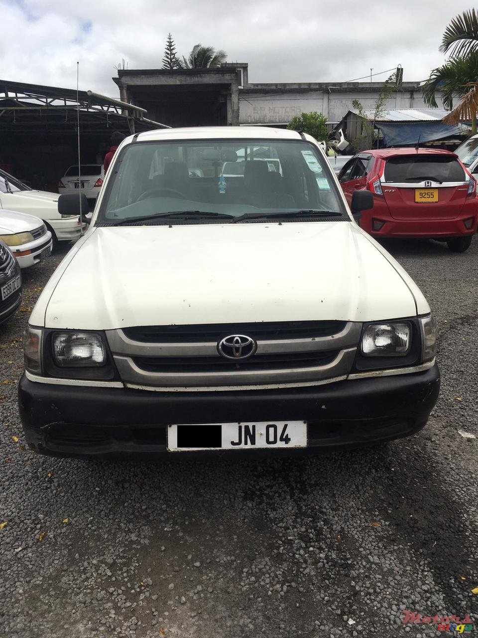 2004' Toyota Hilux photo #2